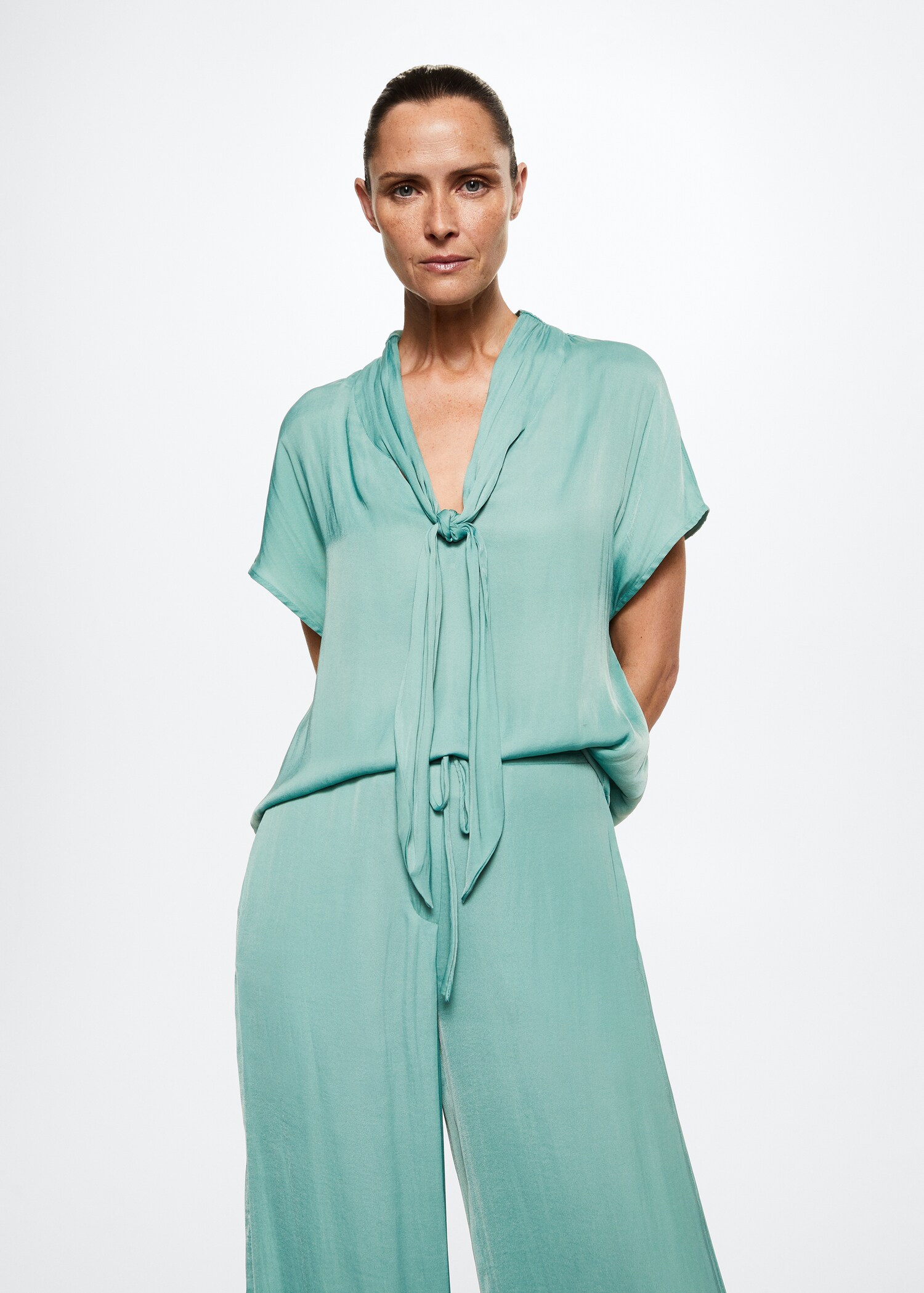 Satin-finish elastic waist trousers - Details of the article 1