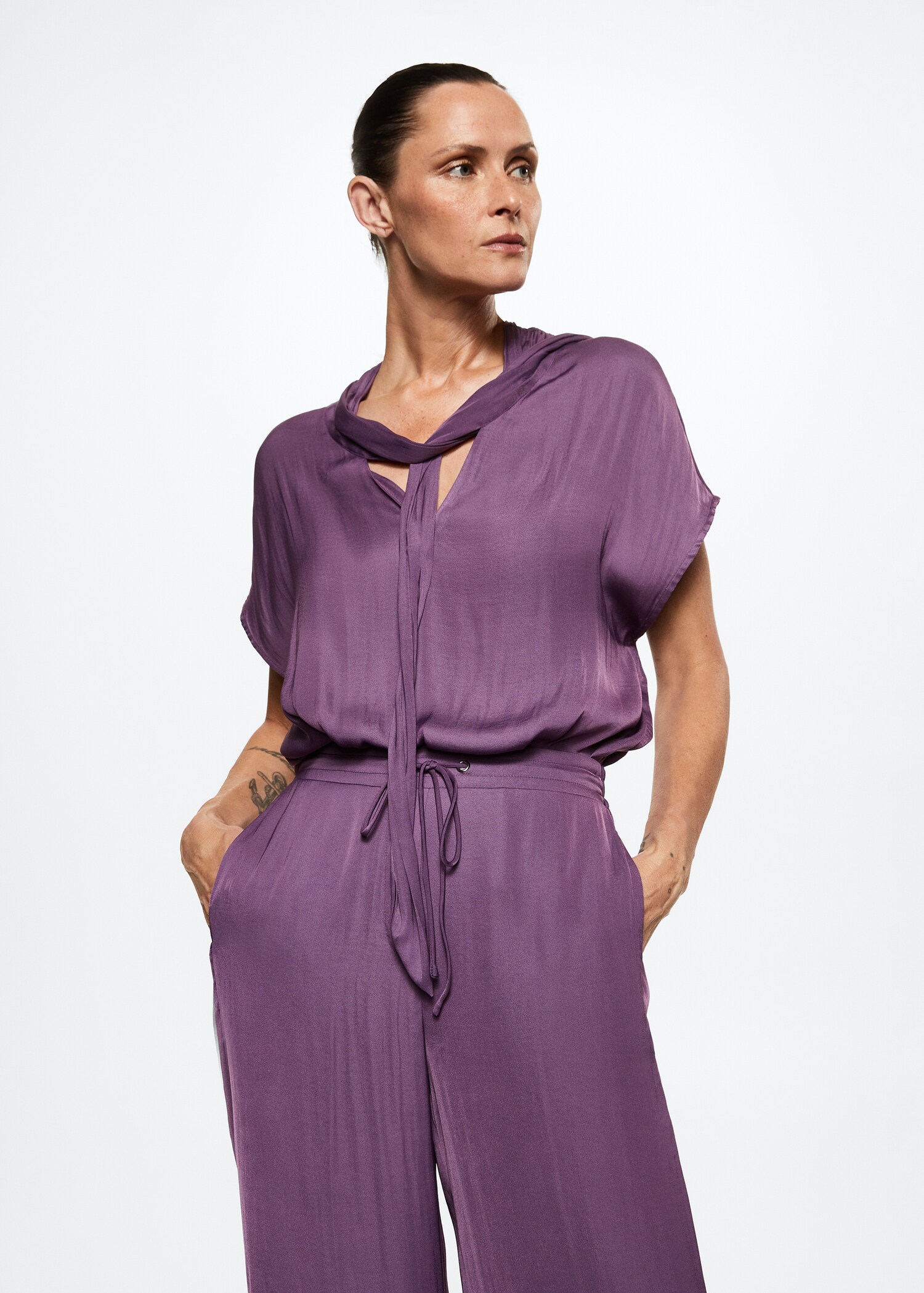 Satin-finish elastic waist trousers - Details of the article 1