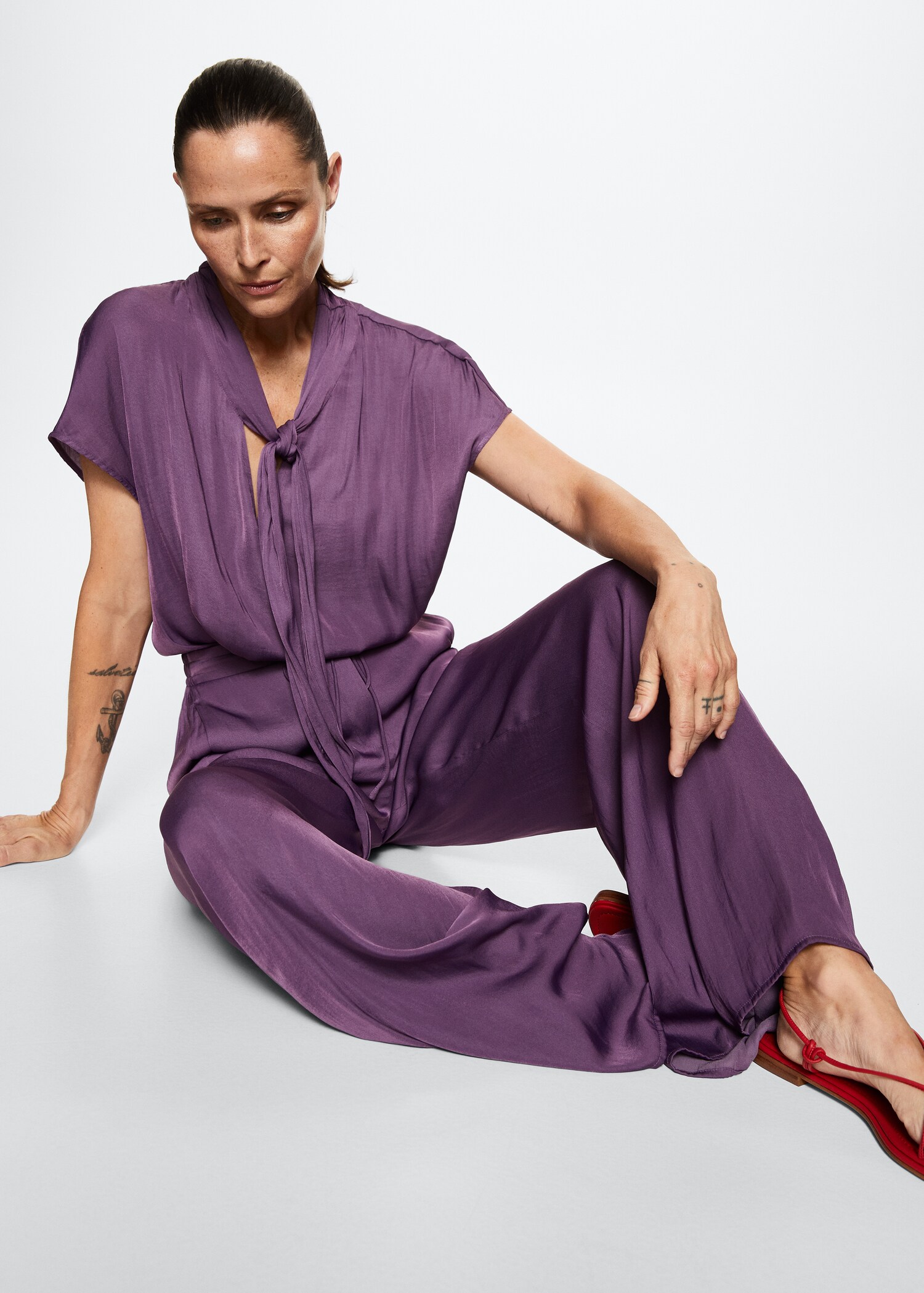 Satin-finish elastic waist trousers - Details of the article 2