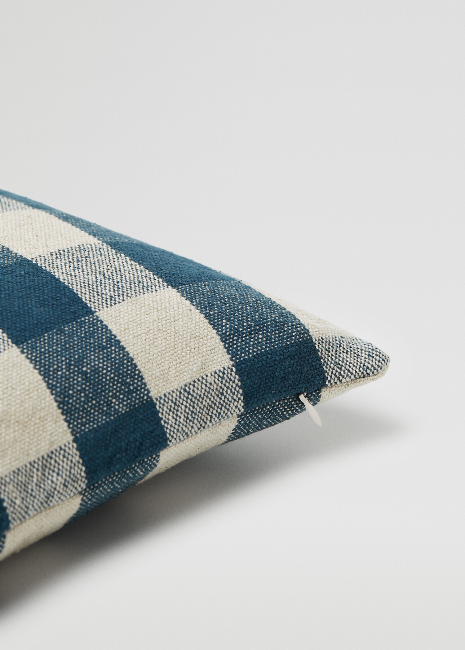 Stripes linen and cotton cushion case 45x45cm - Details of the article 2