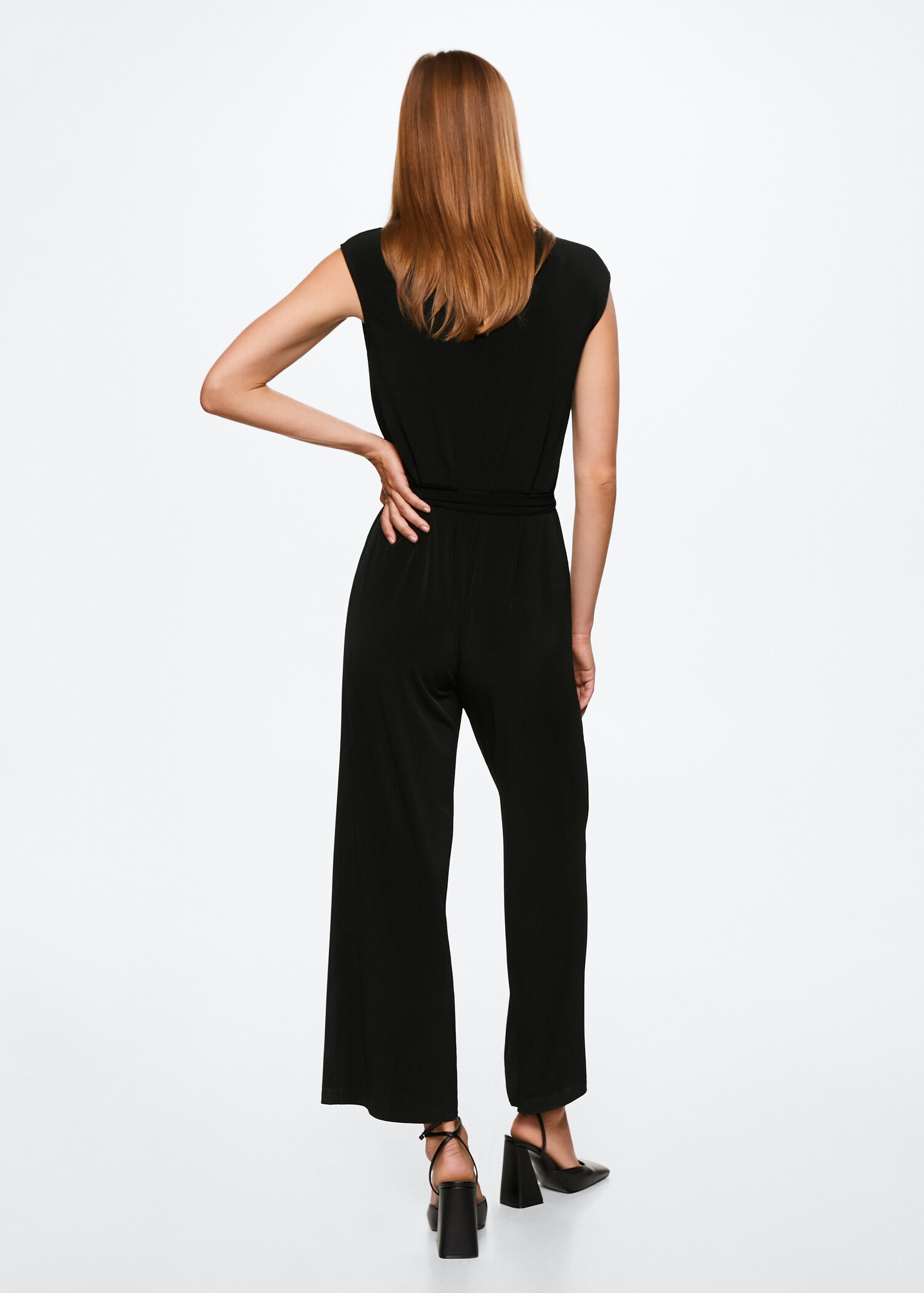Langer Jumpsuit mit Schleife - Rückseite des Artikels