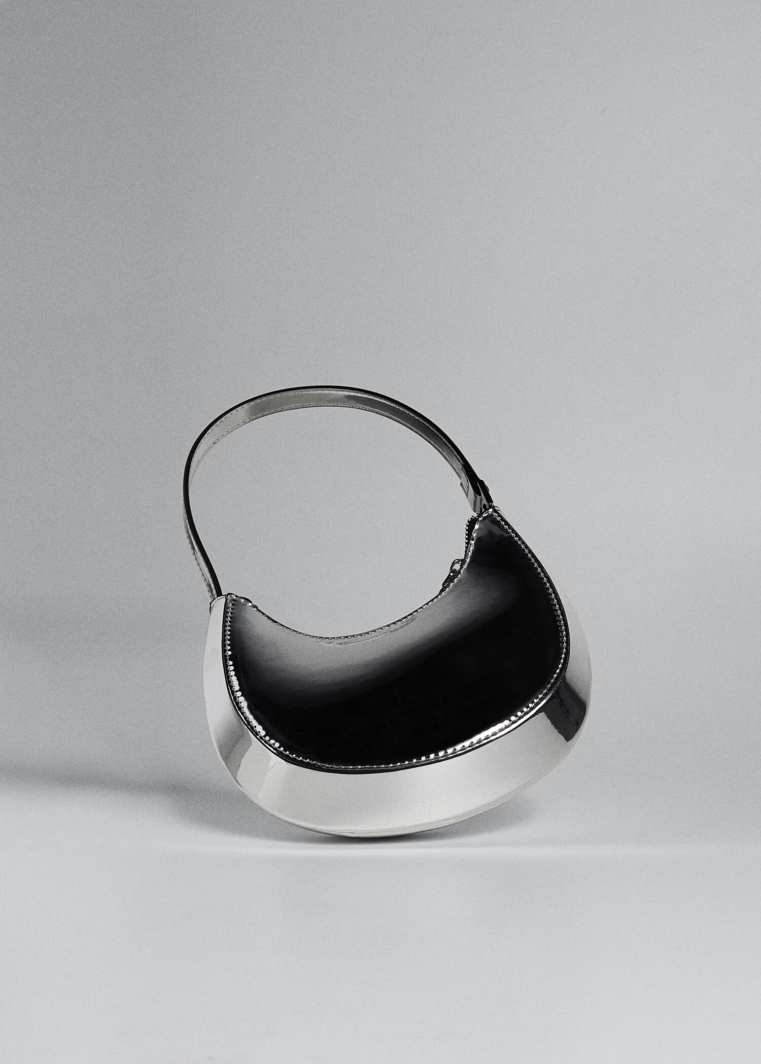 Oval short handle bag - Details of the article 2