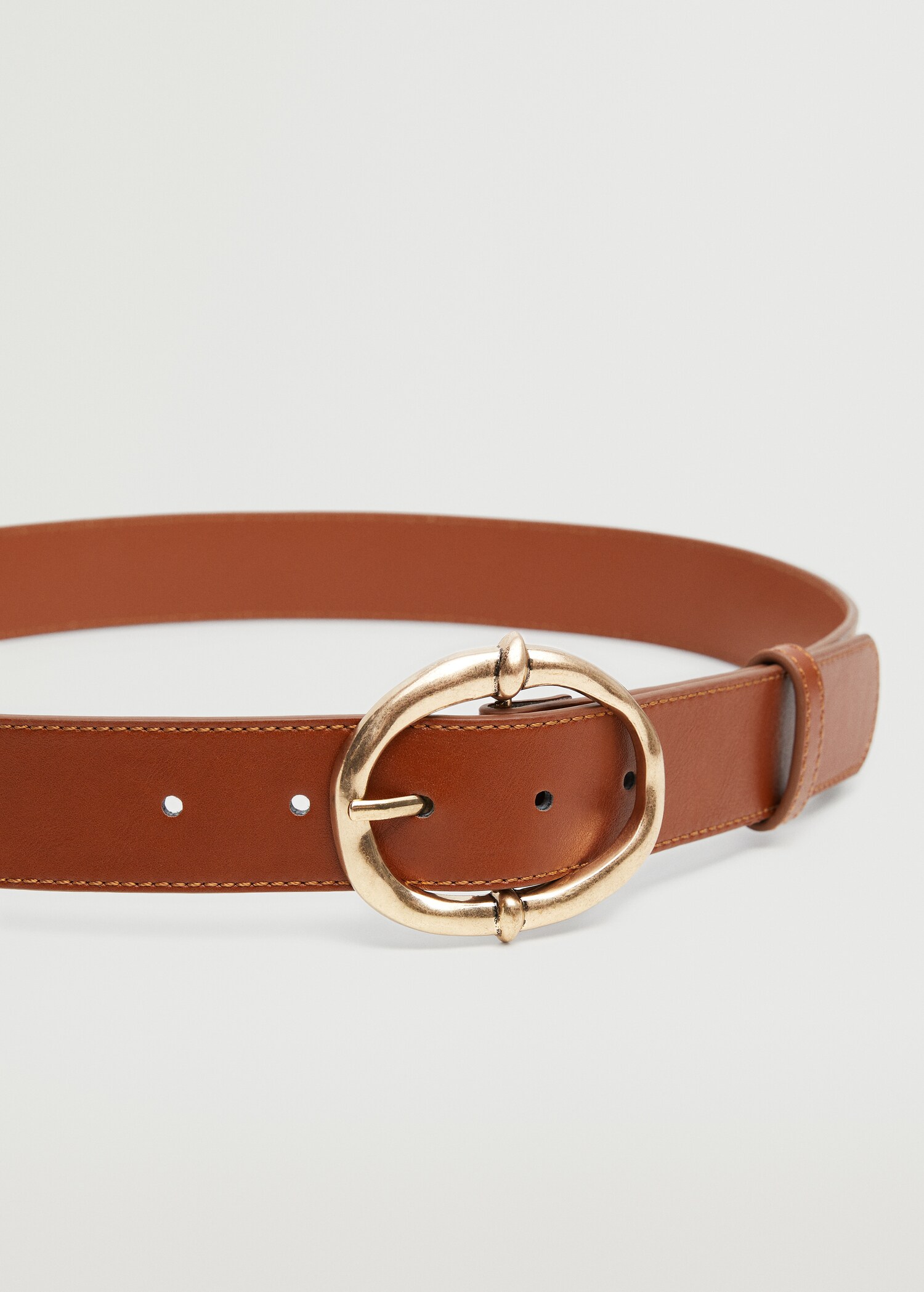 Ceinture boucle ronde - Plan moyen