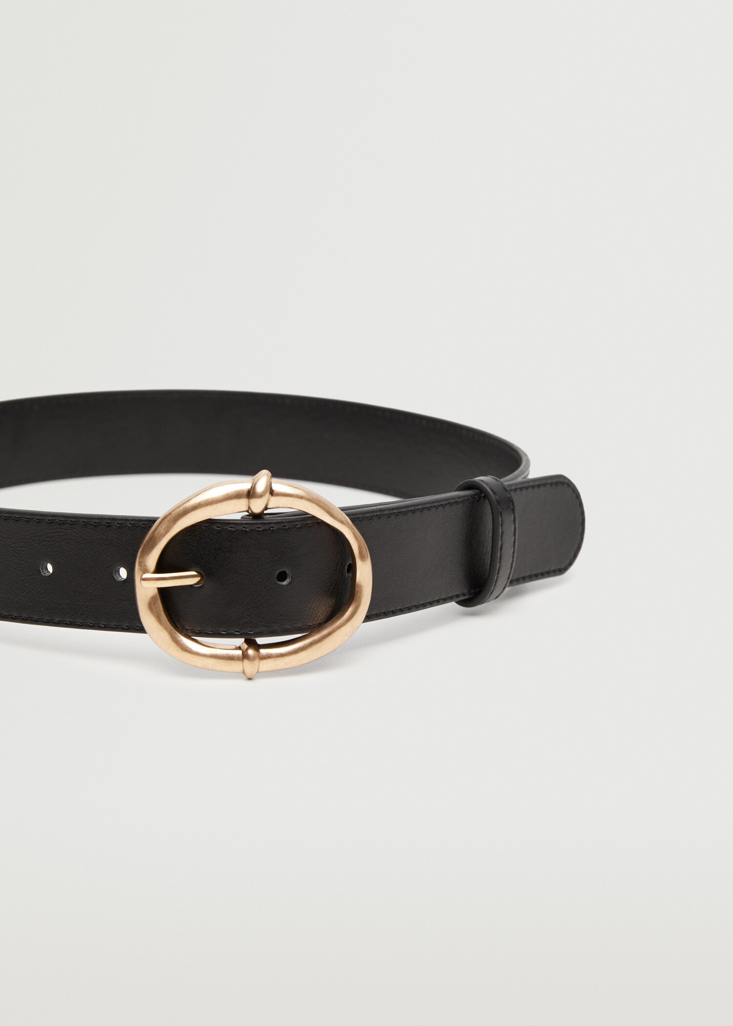 Ceinture boucle ronde - Plan moyen