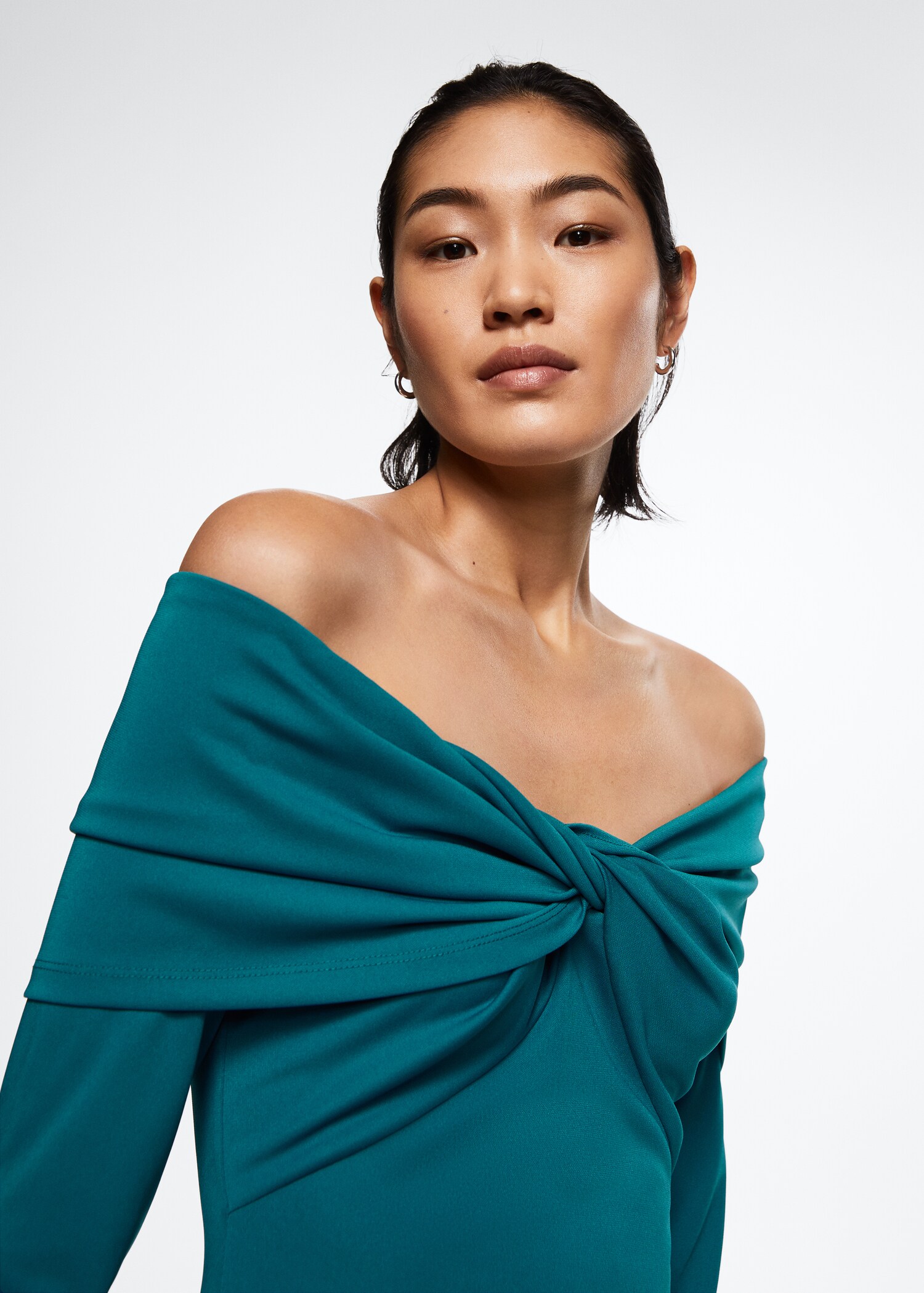 Kleid mit Bateau-Ausschnitt und Knoten - Detail des Artikels 1
