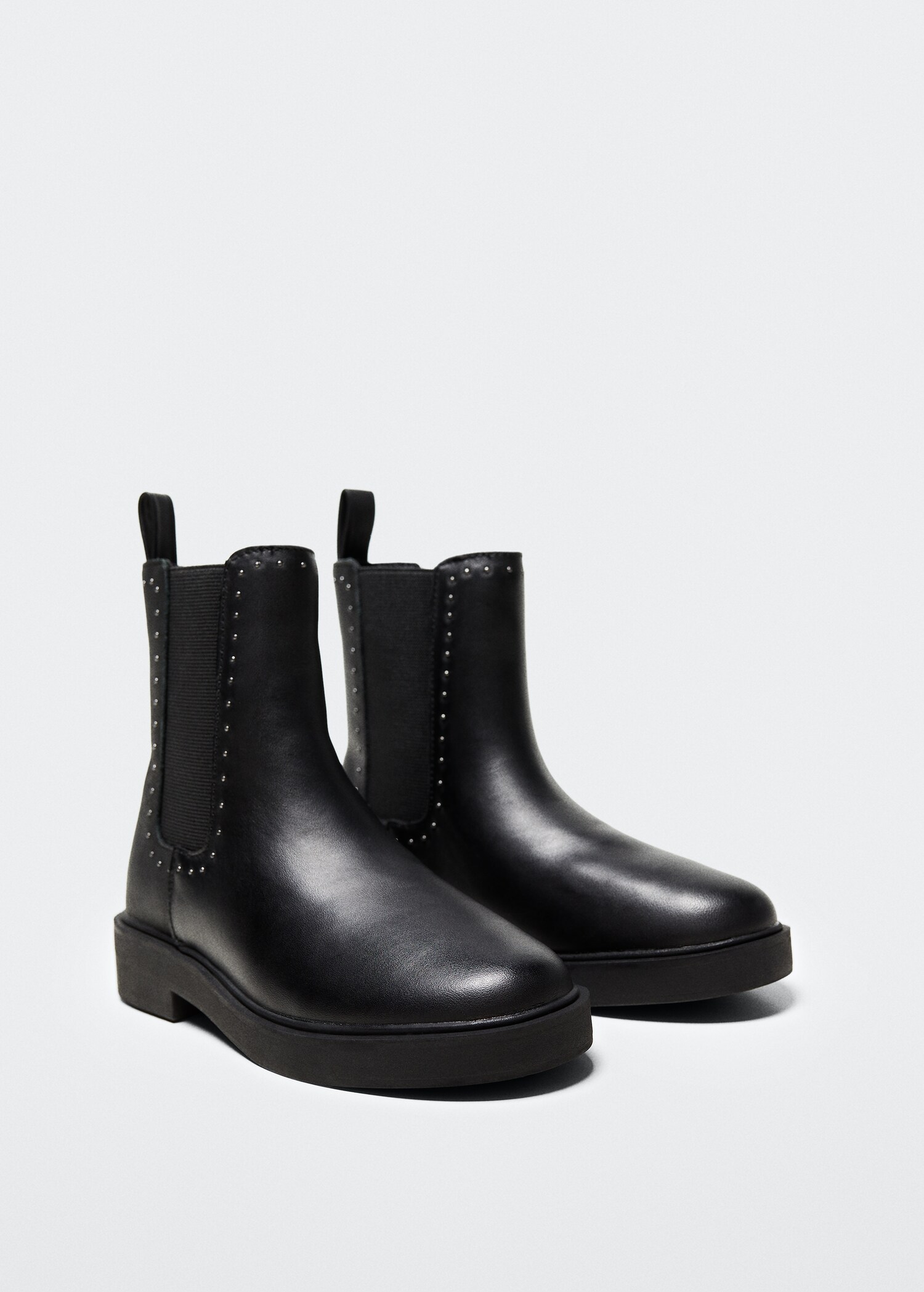 Boots en cuir clouté - Plan moyen