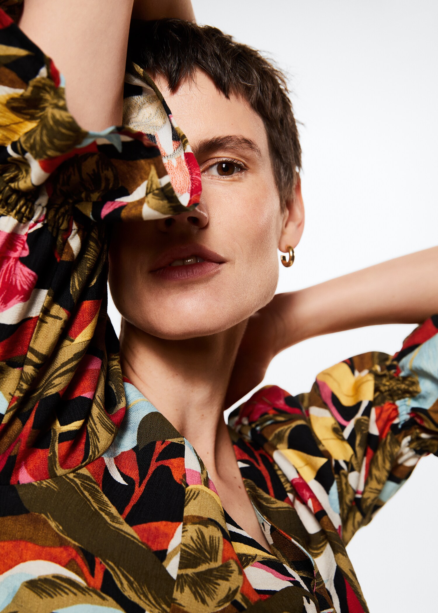 Ruffled floral blouse - Details of the article 1