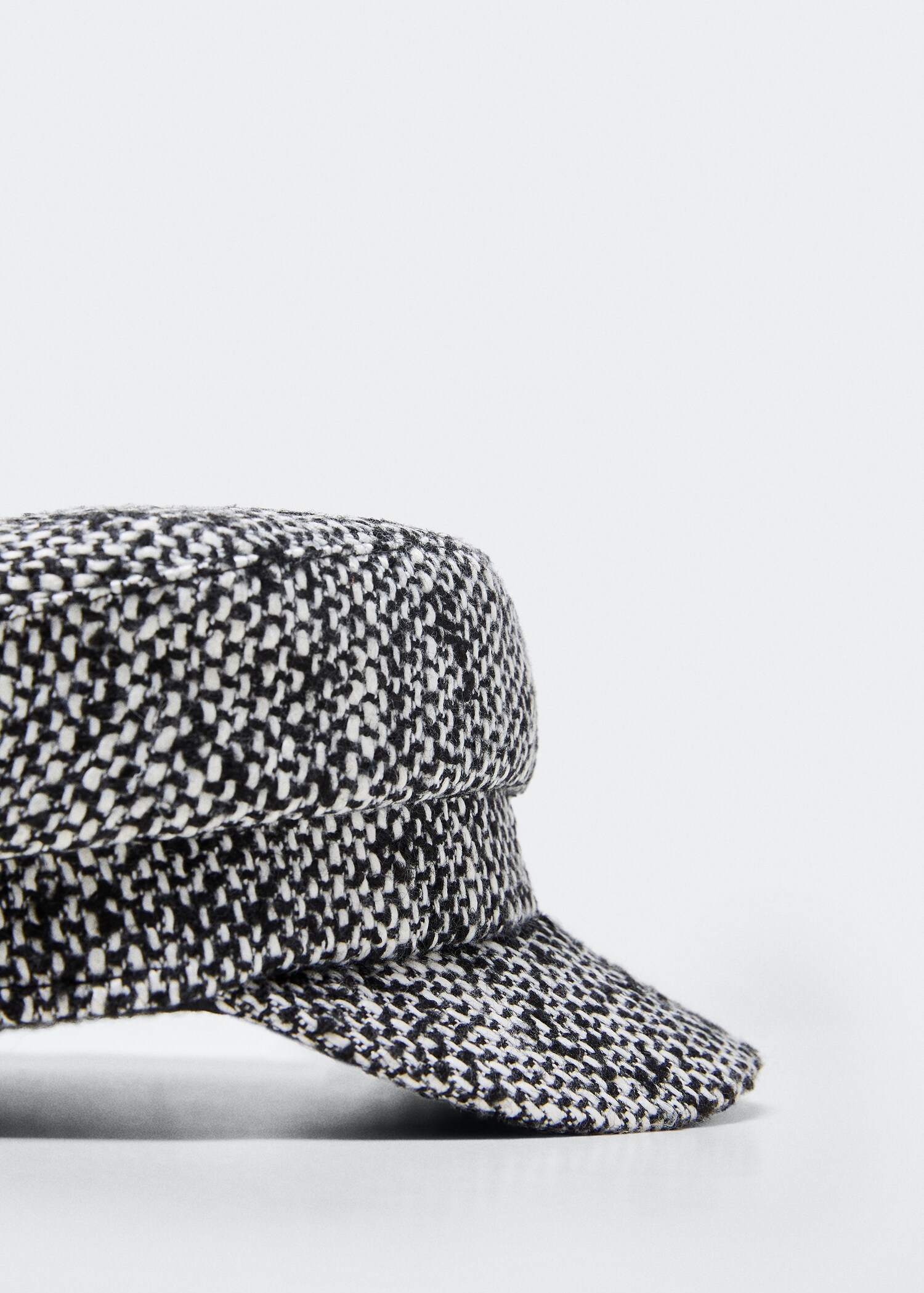 Textured cap with visor - Details of the article 1