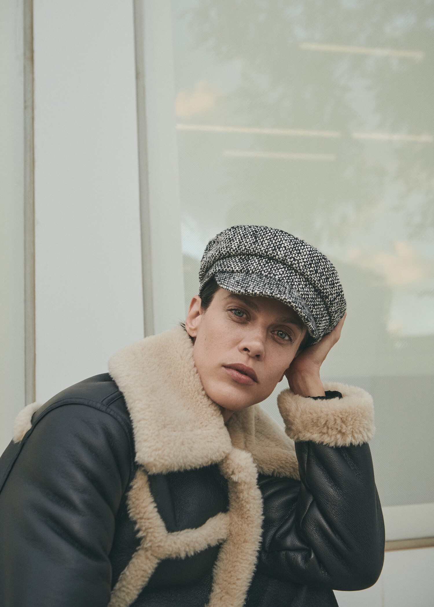 Textured cap with visor - Details of the article 9