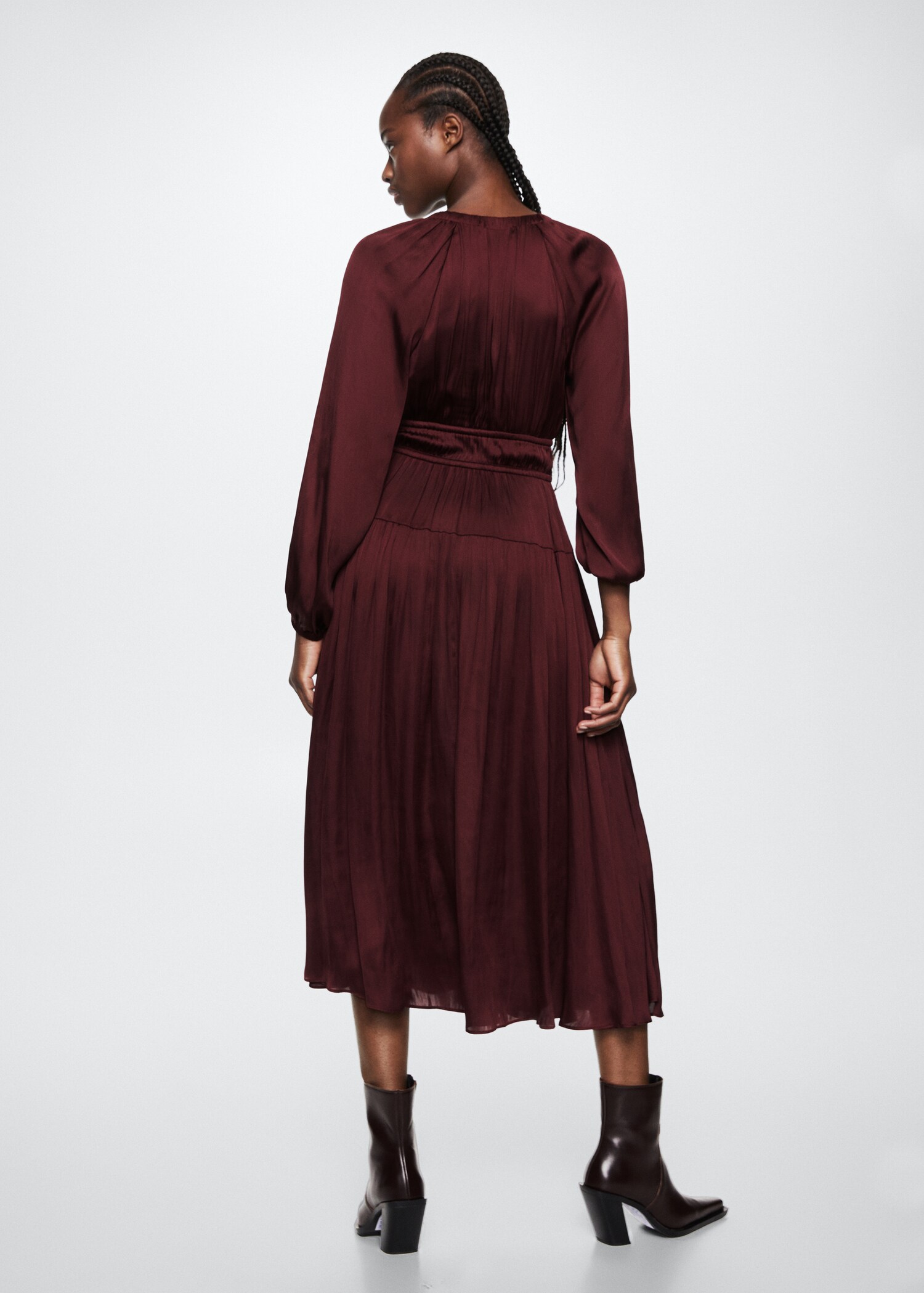 Pleated satin dress - Reverse of the article