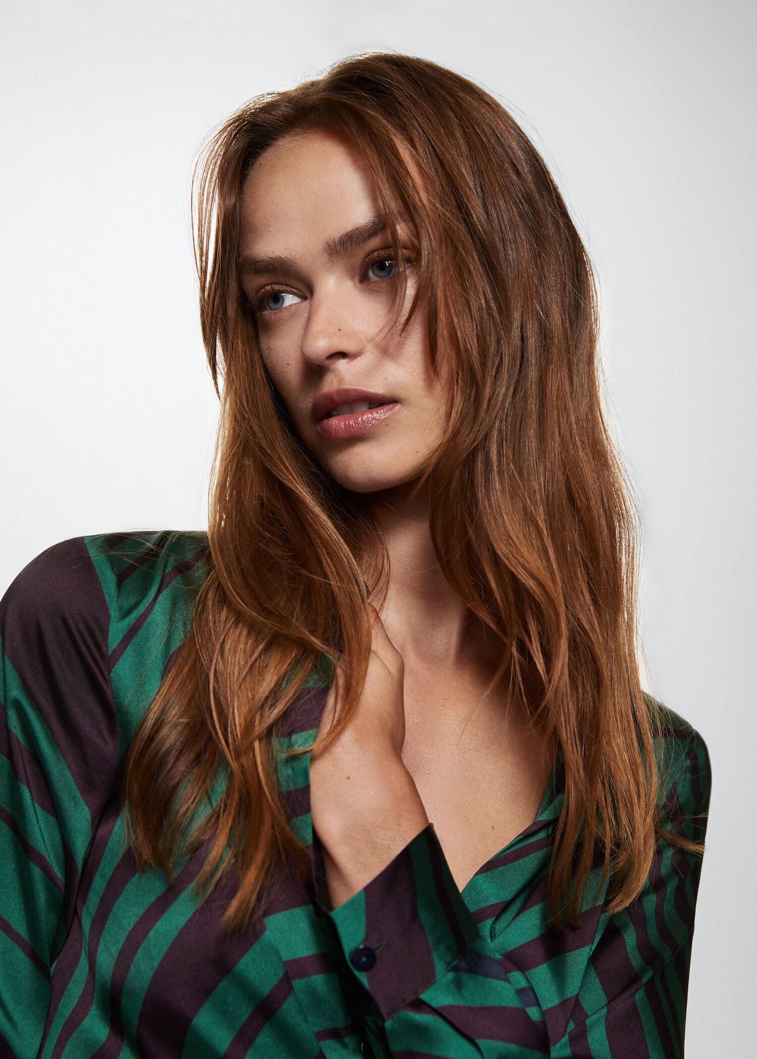 Vestido camisero satinado - Detalle del artículo 4