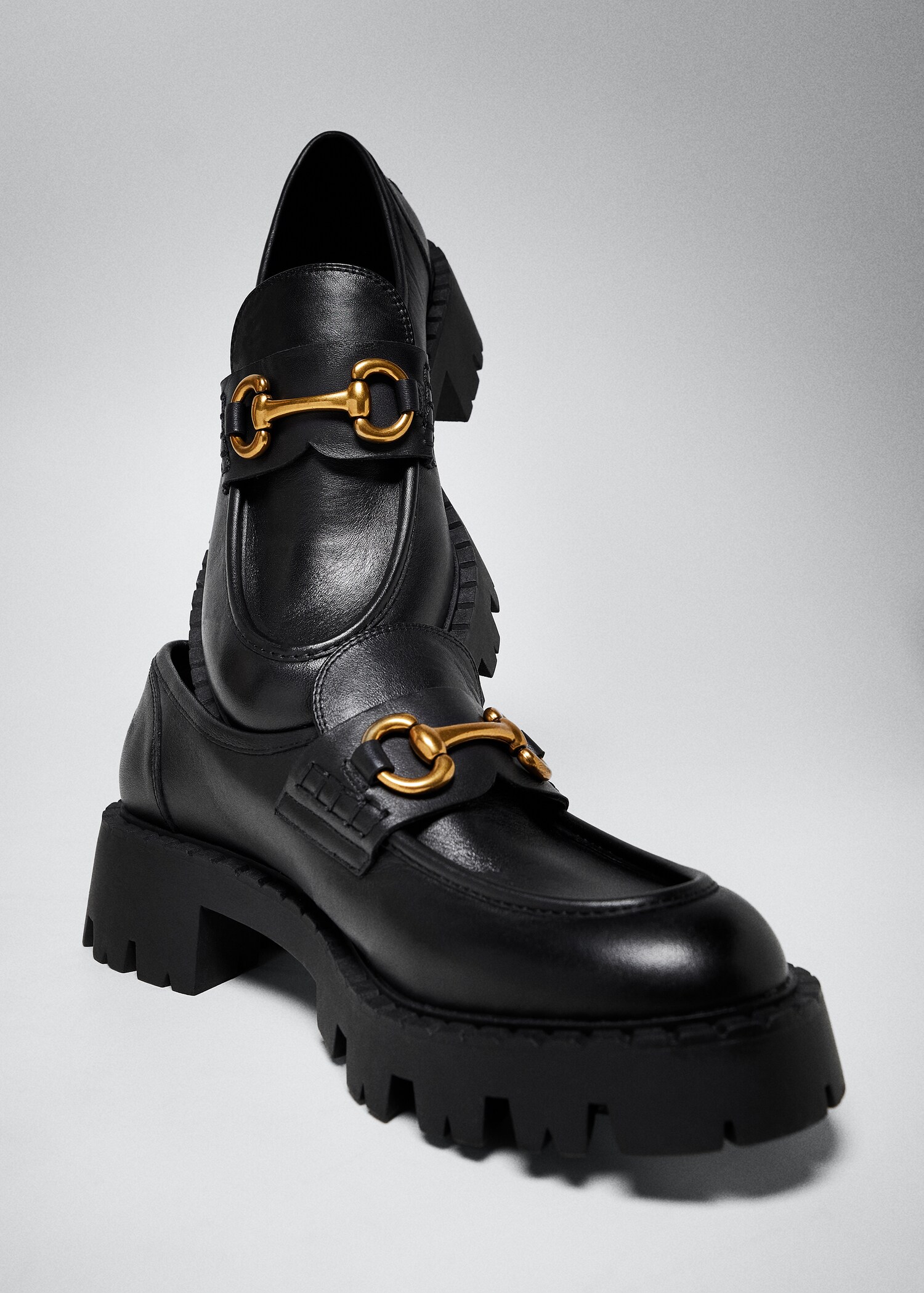 Leather moccasin with track sole - Details of the article 5