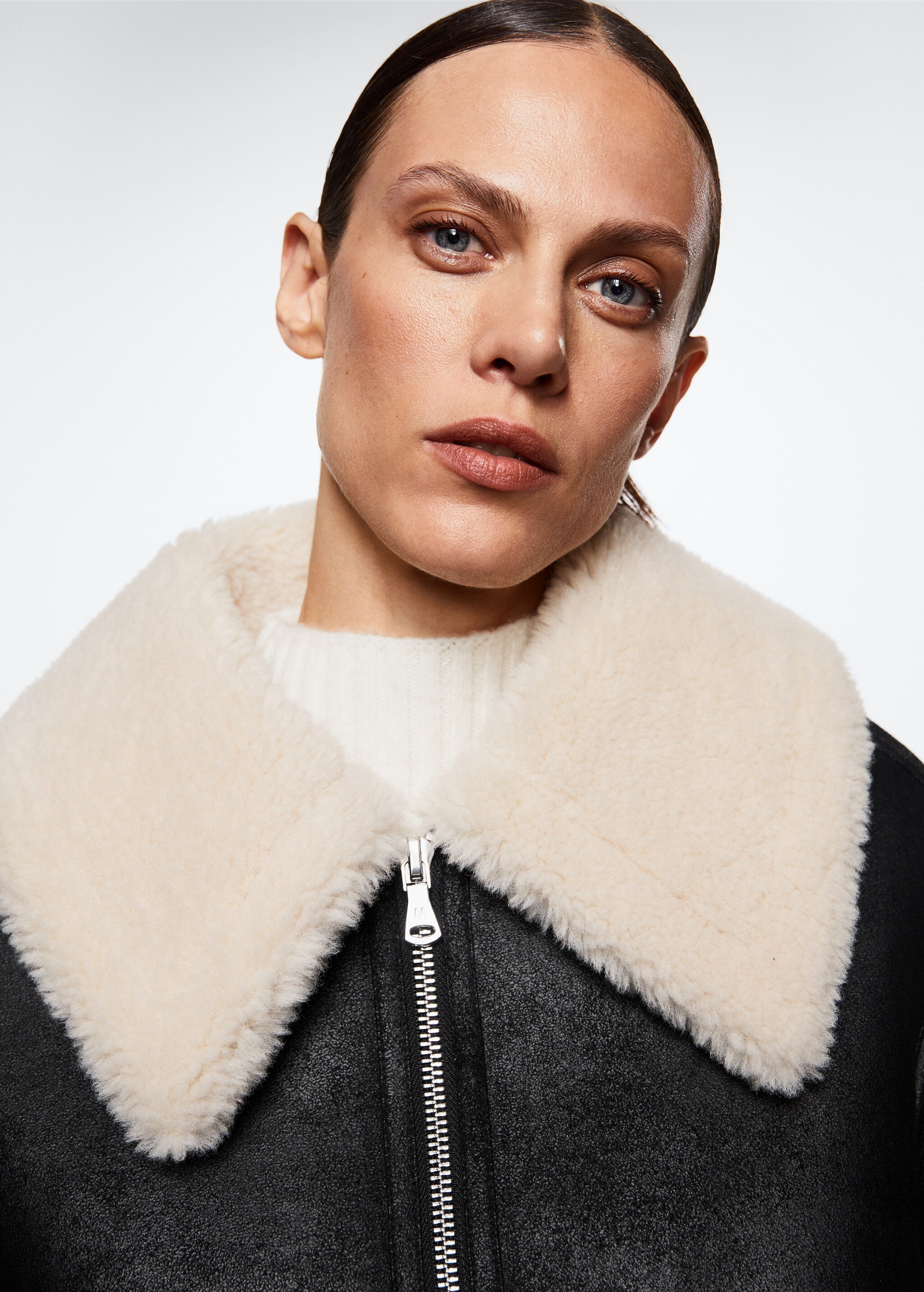 Shearling collar jacket - Details of the article 1