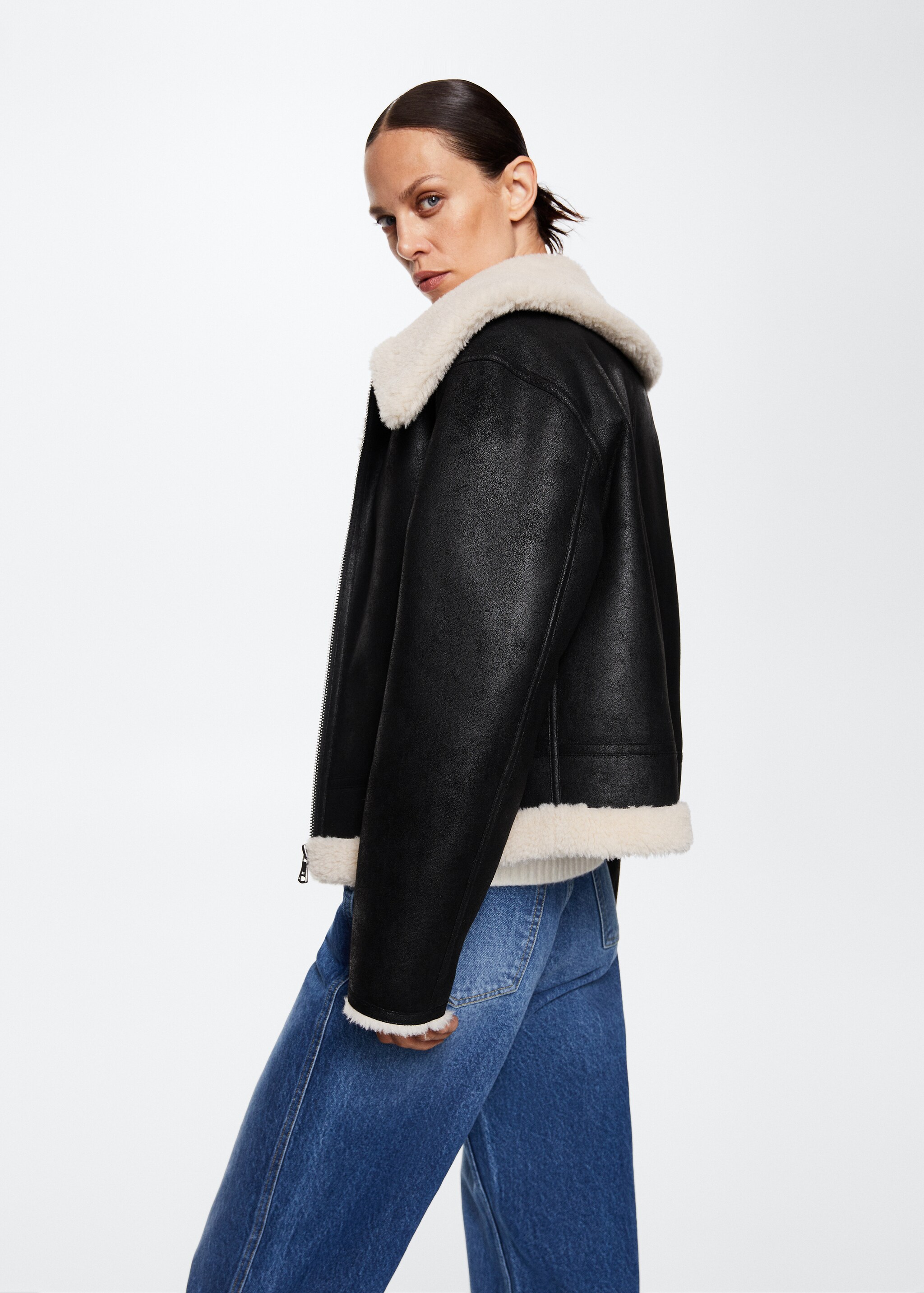 Shearling collar jacket - Reverse of the article