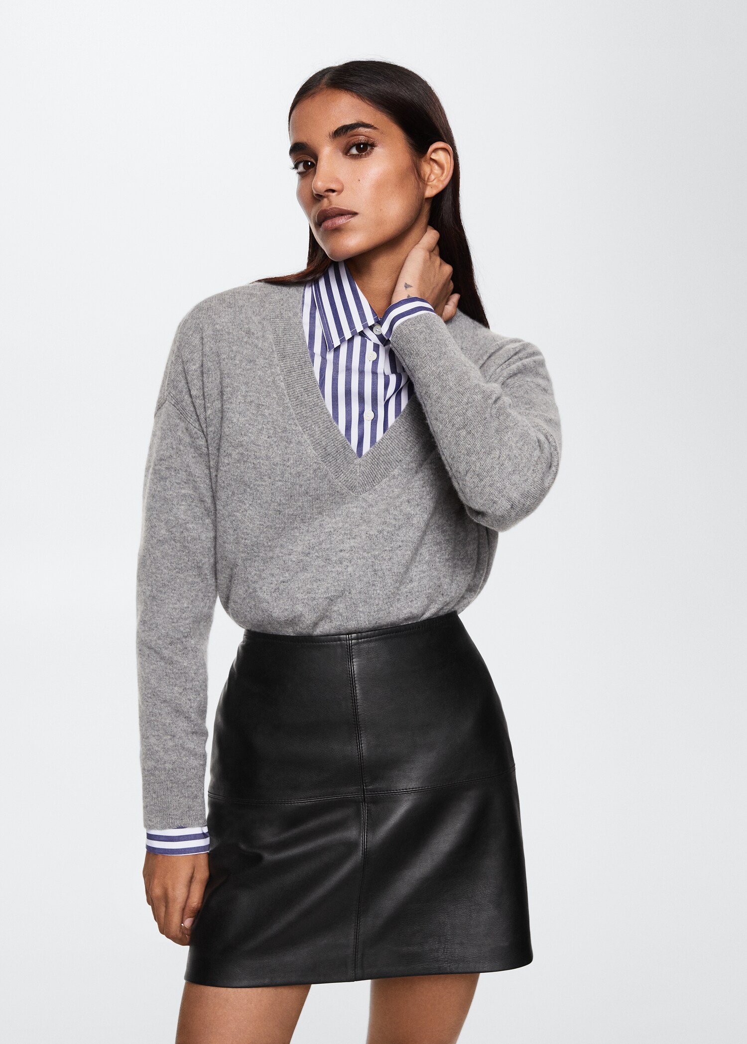 Jupe courte 100 % cuir - Plan moyen