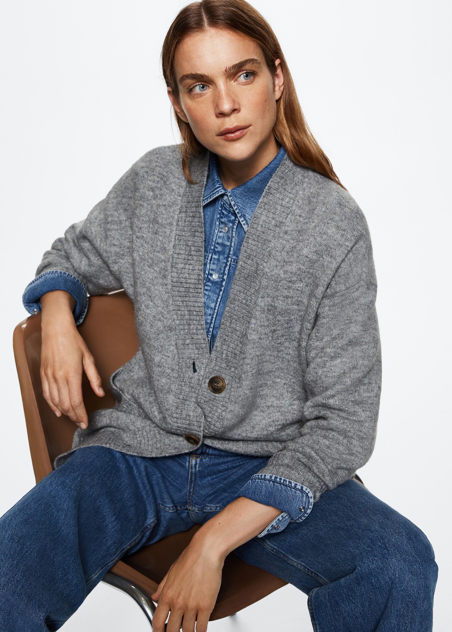 Oversized cardigan with buttons - Details of the article 2