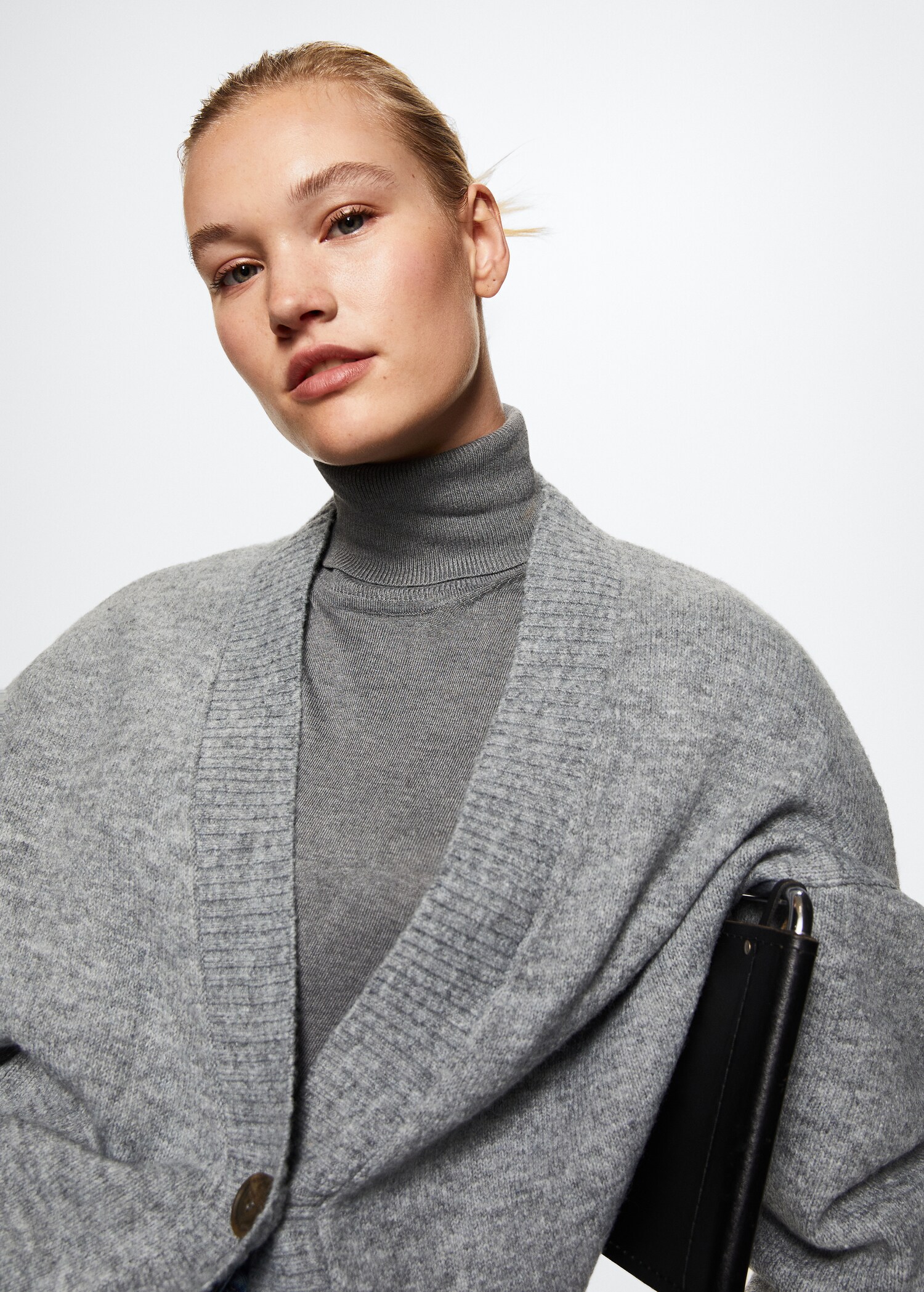 Oversized cardigan with buttons - Details of the article 4