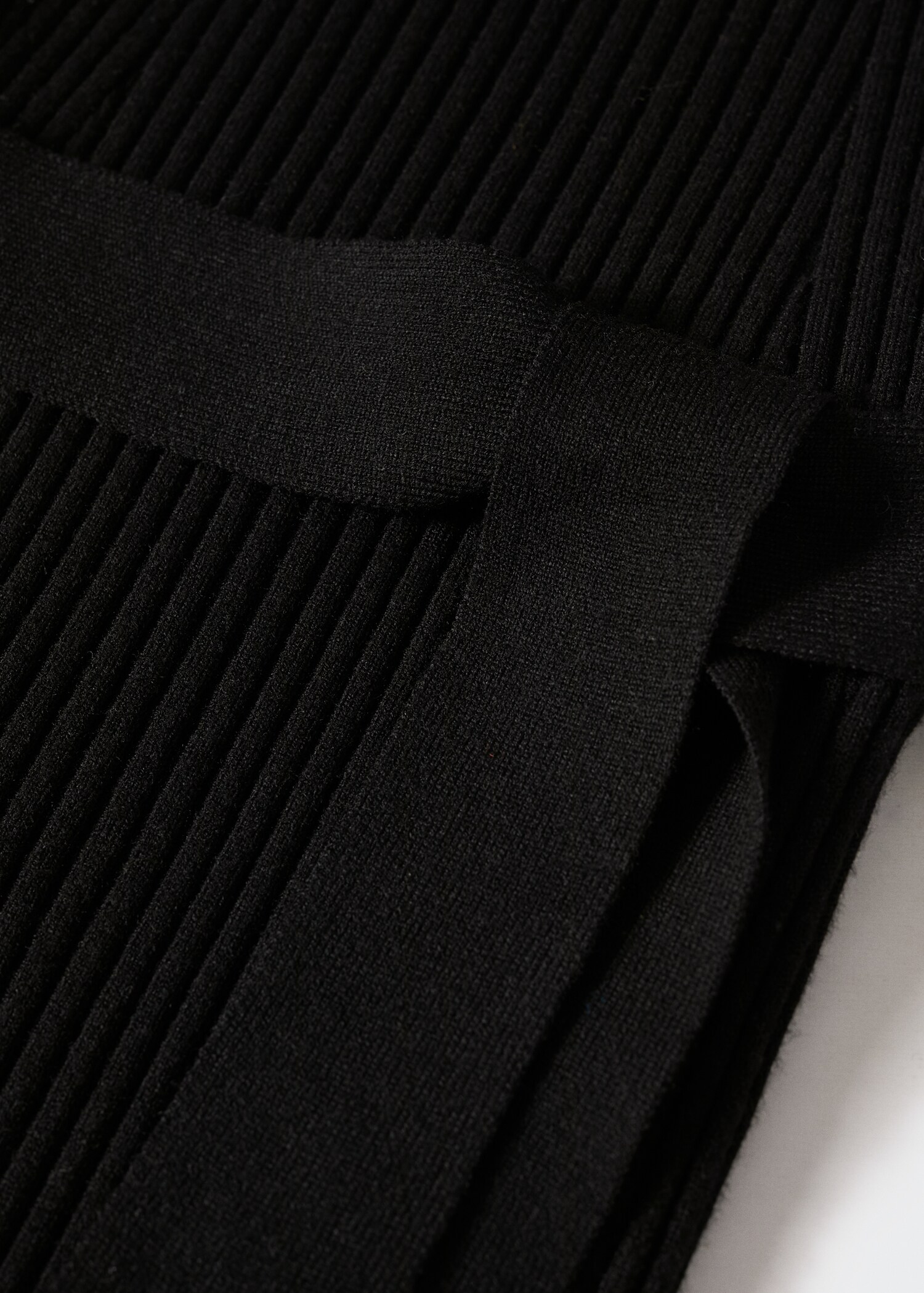 Rippkleid mit Rollkragen - Detail des Artikels 8