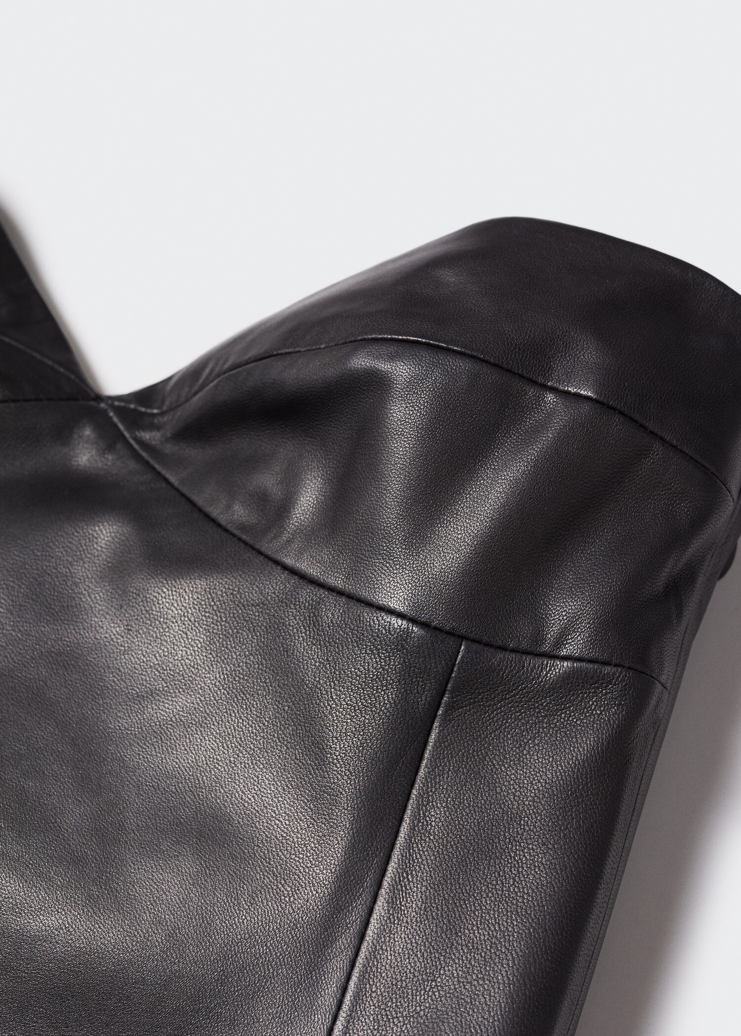 Leather dress with sweetheart neckline - Details of the article 8