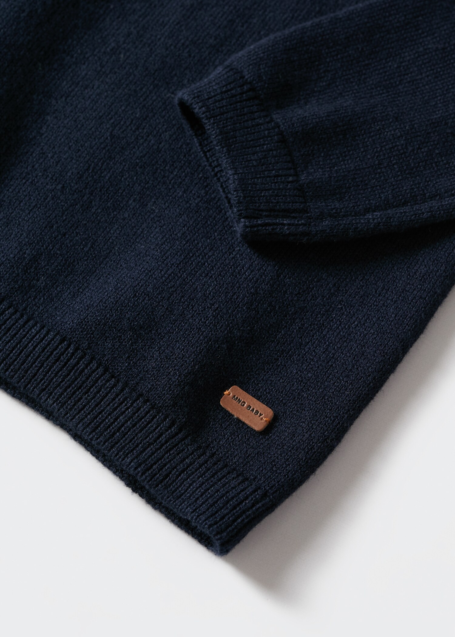 Pullover collo a V - Dettaglio dell'articolo 8