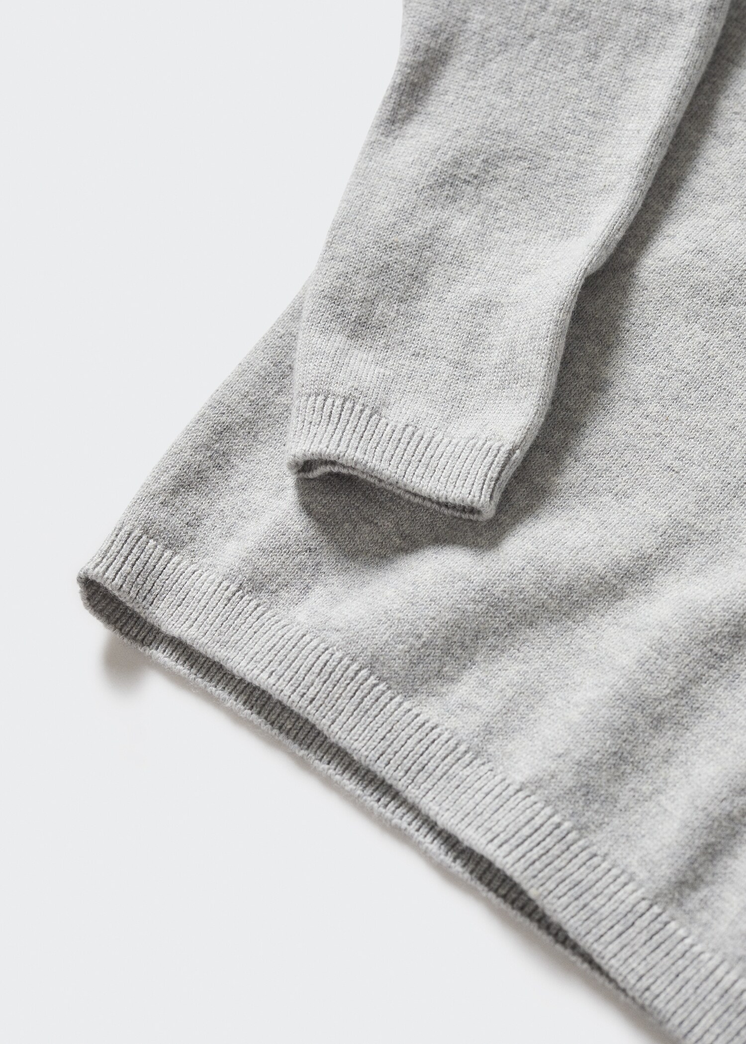 V-neck sweater - Details of the article 9