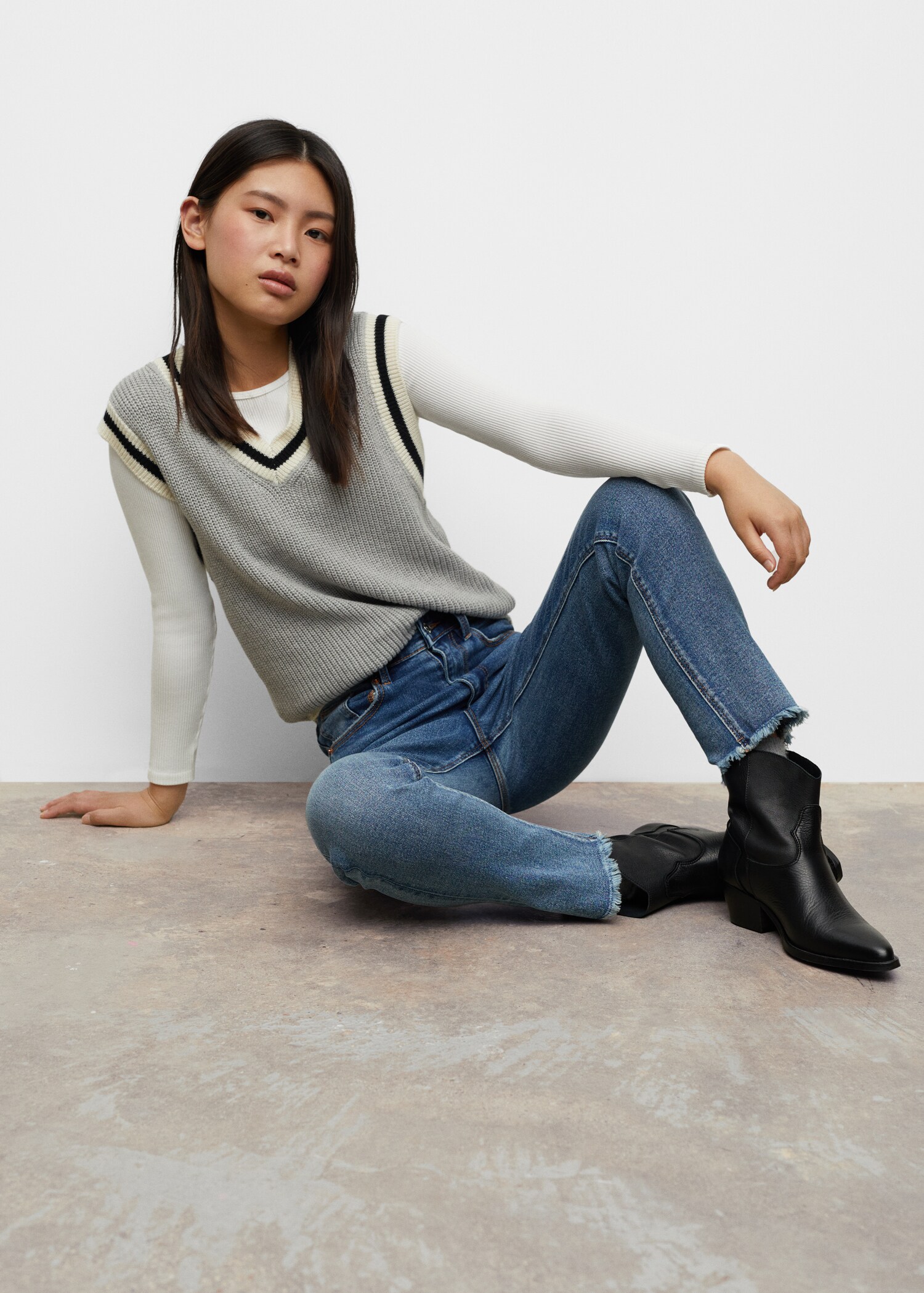 Slim-fit jeans   - Details of the article 3