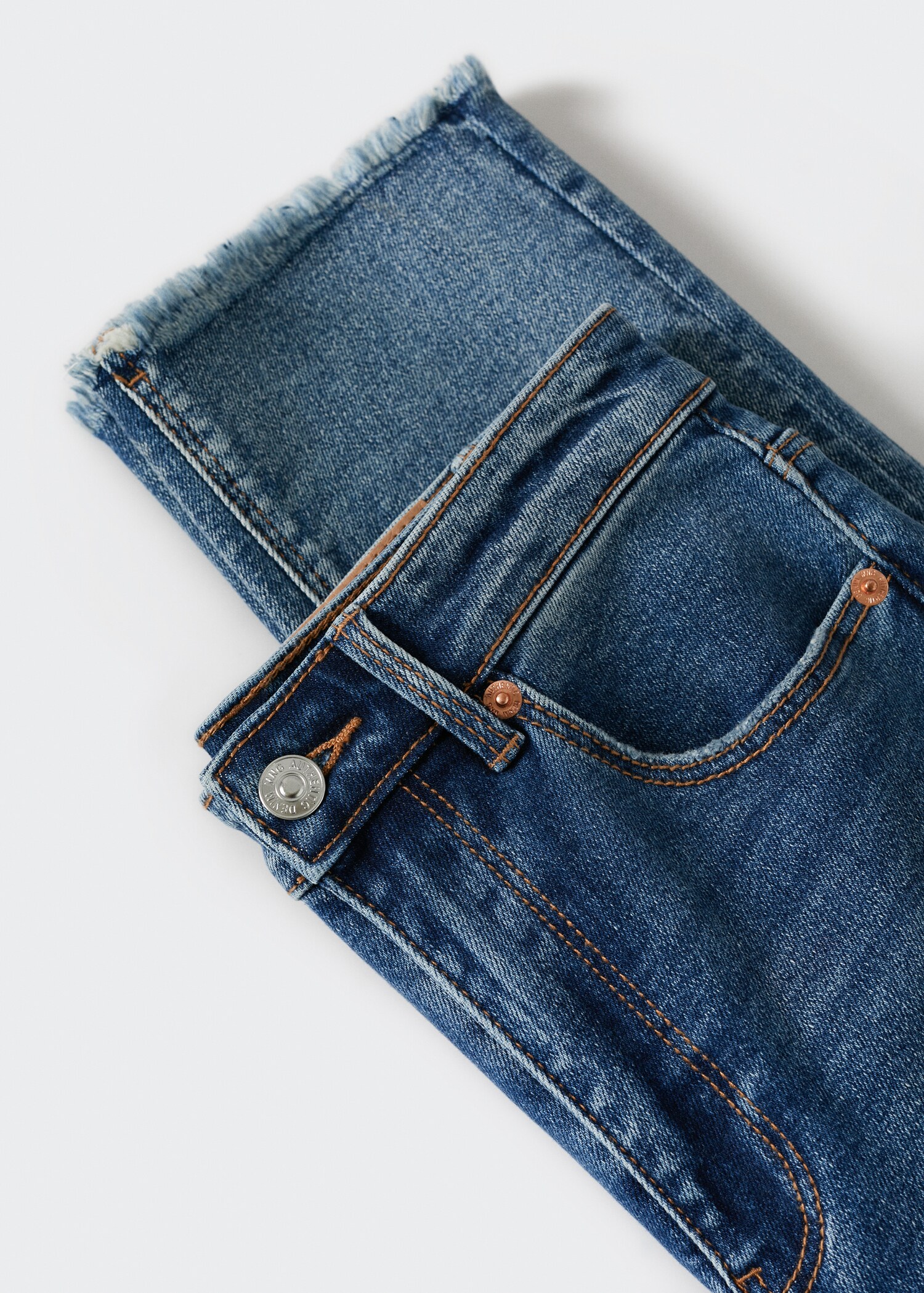 Slim-fit jeans   - Details of the article 8