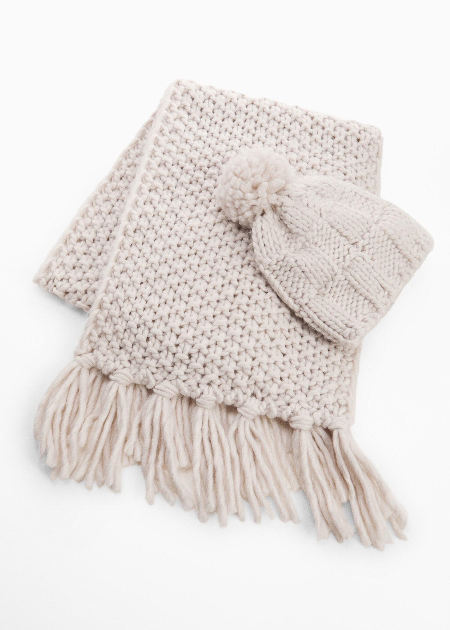 Knitted braided hat - Article without model
