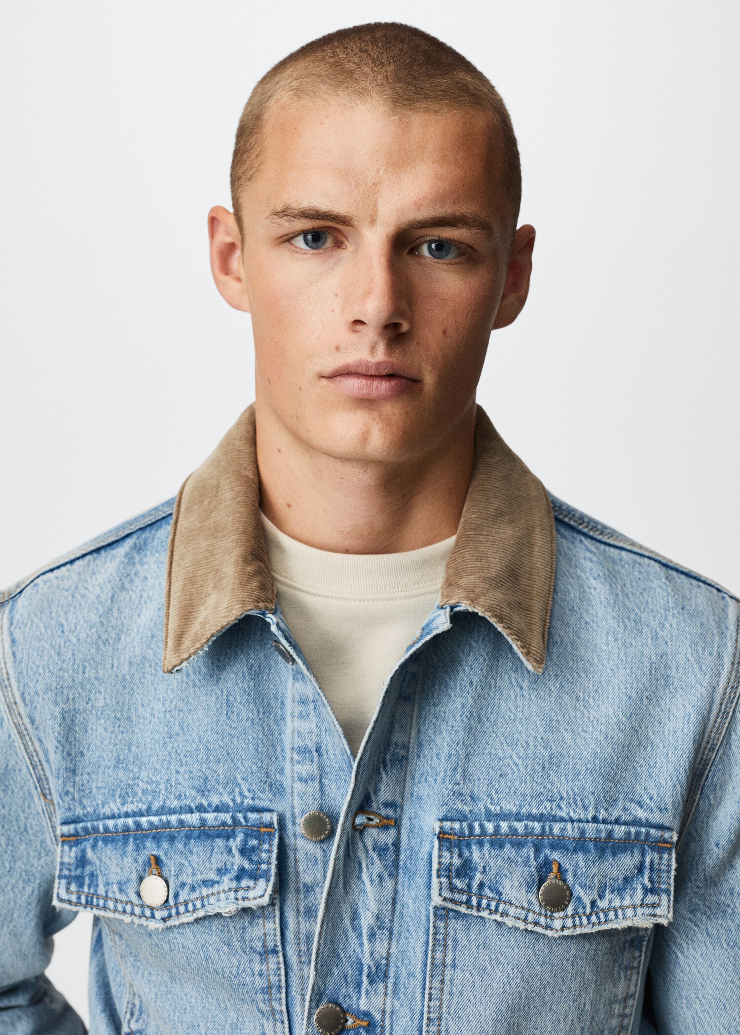 Denim jacket with corduroy collar  - Details of the article 1
