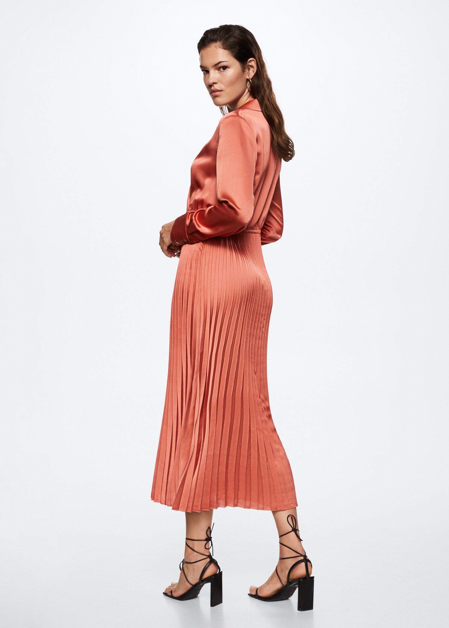 Pleated satin dress - Reverse of the article