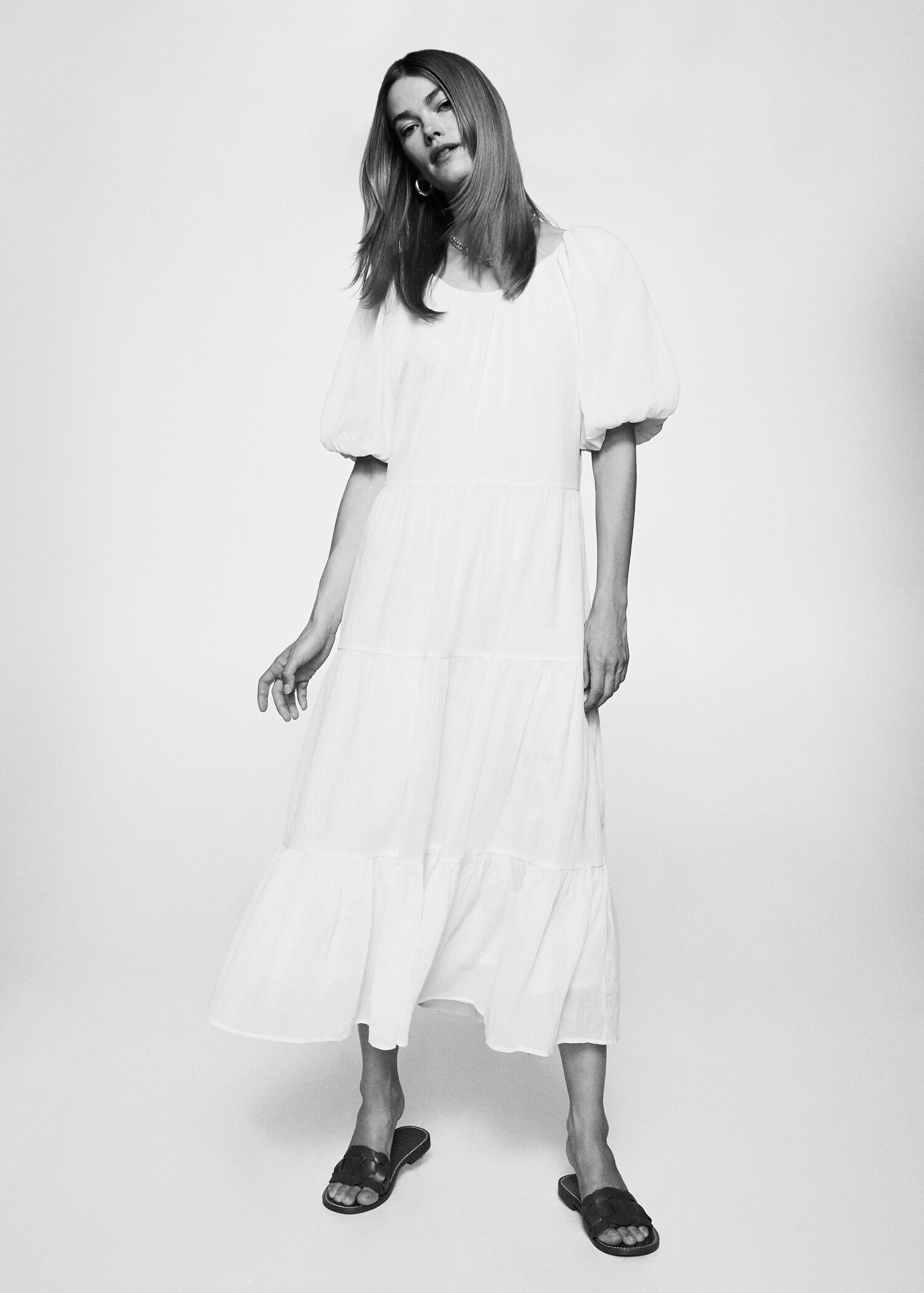 Robe longue à volants. - Détail de l'article 2