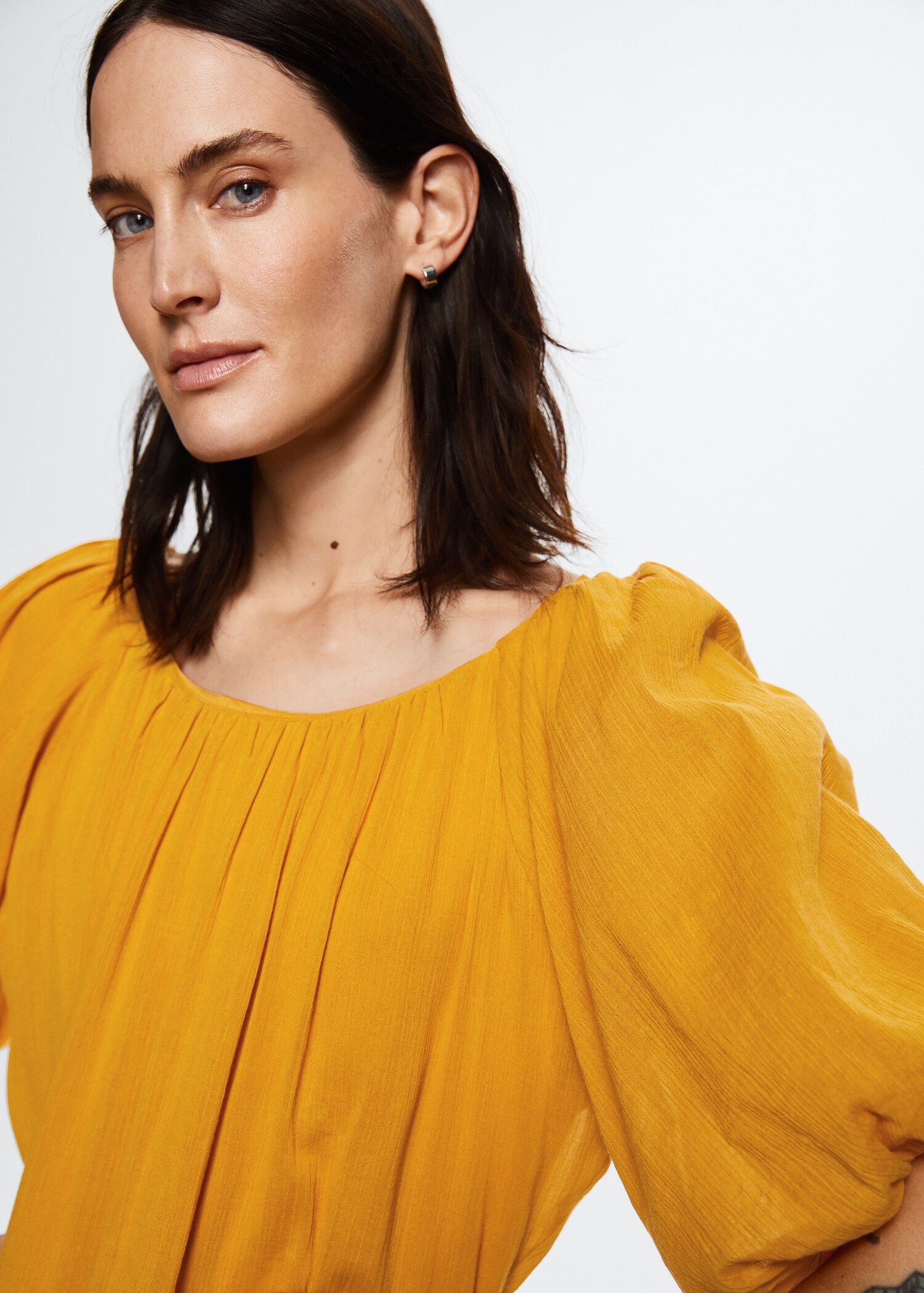 Robe longue à volants. - Détail de l'article 1