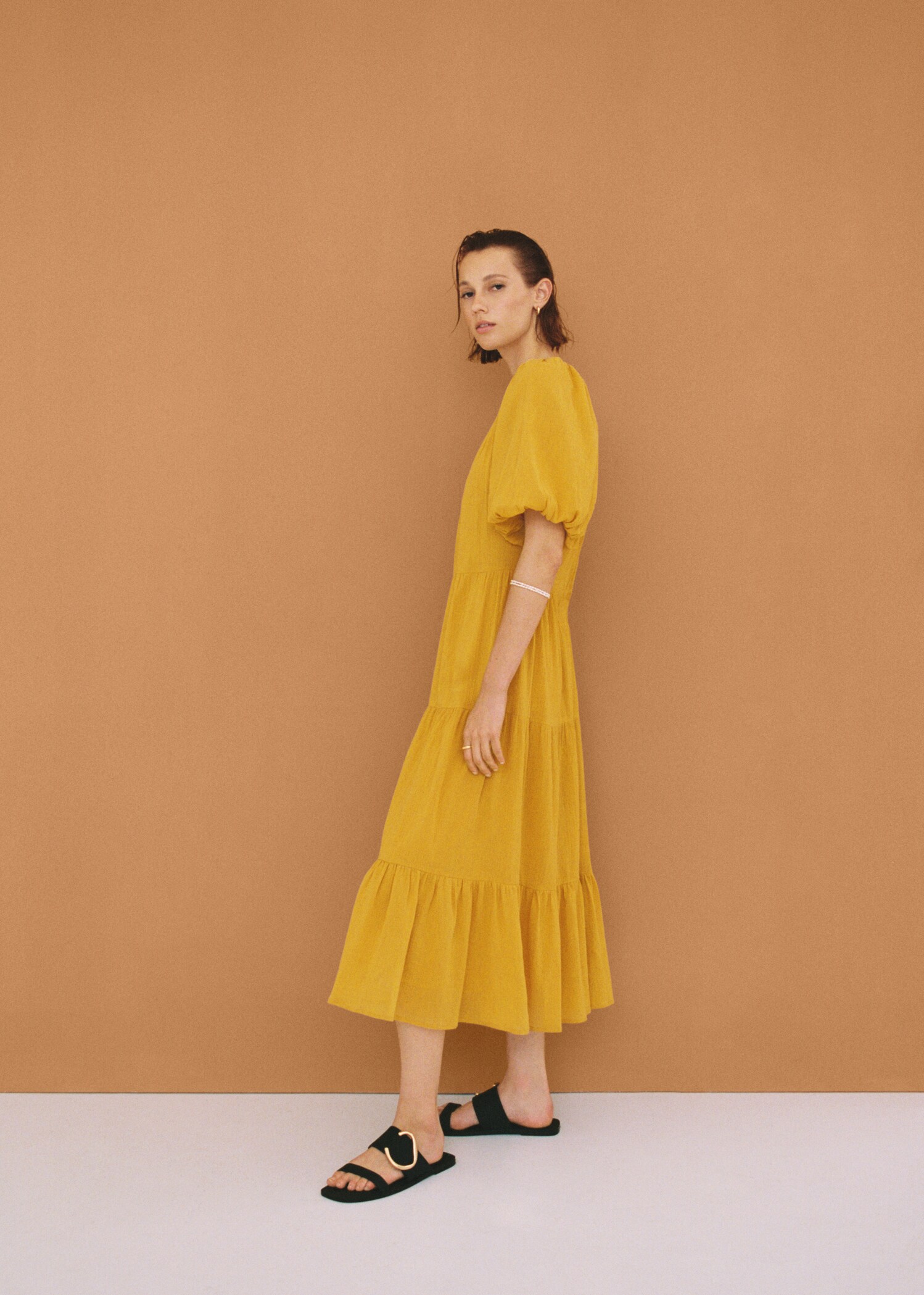 Robe longue à volants. - Détail de l'article 7
