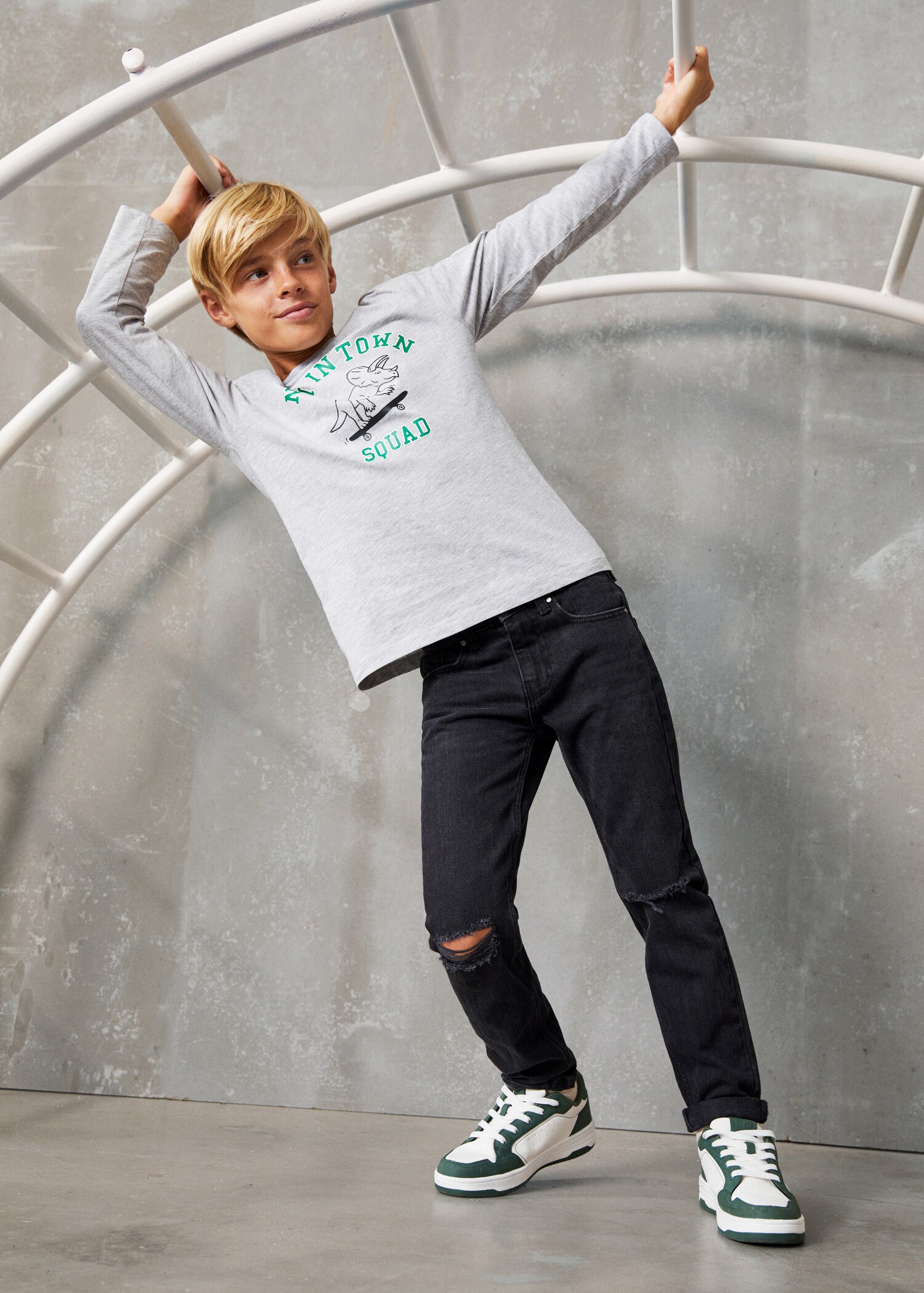 Decorative ripped regular jeans - Details of the article 5