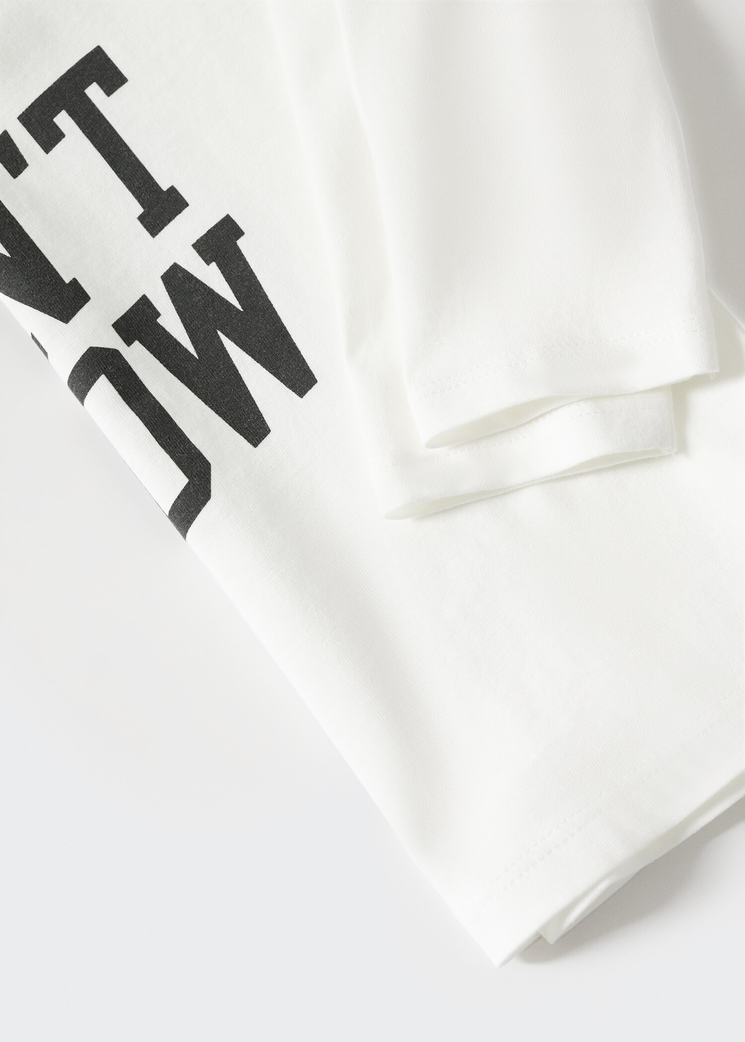 Long-sleeved t-shirt with message - Details of the article 8