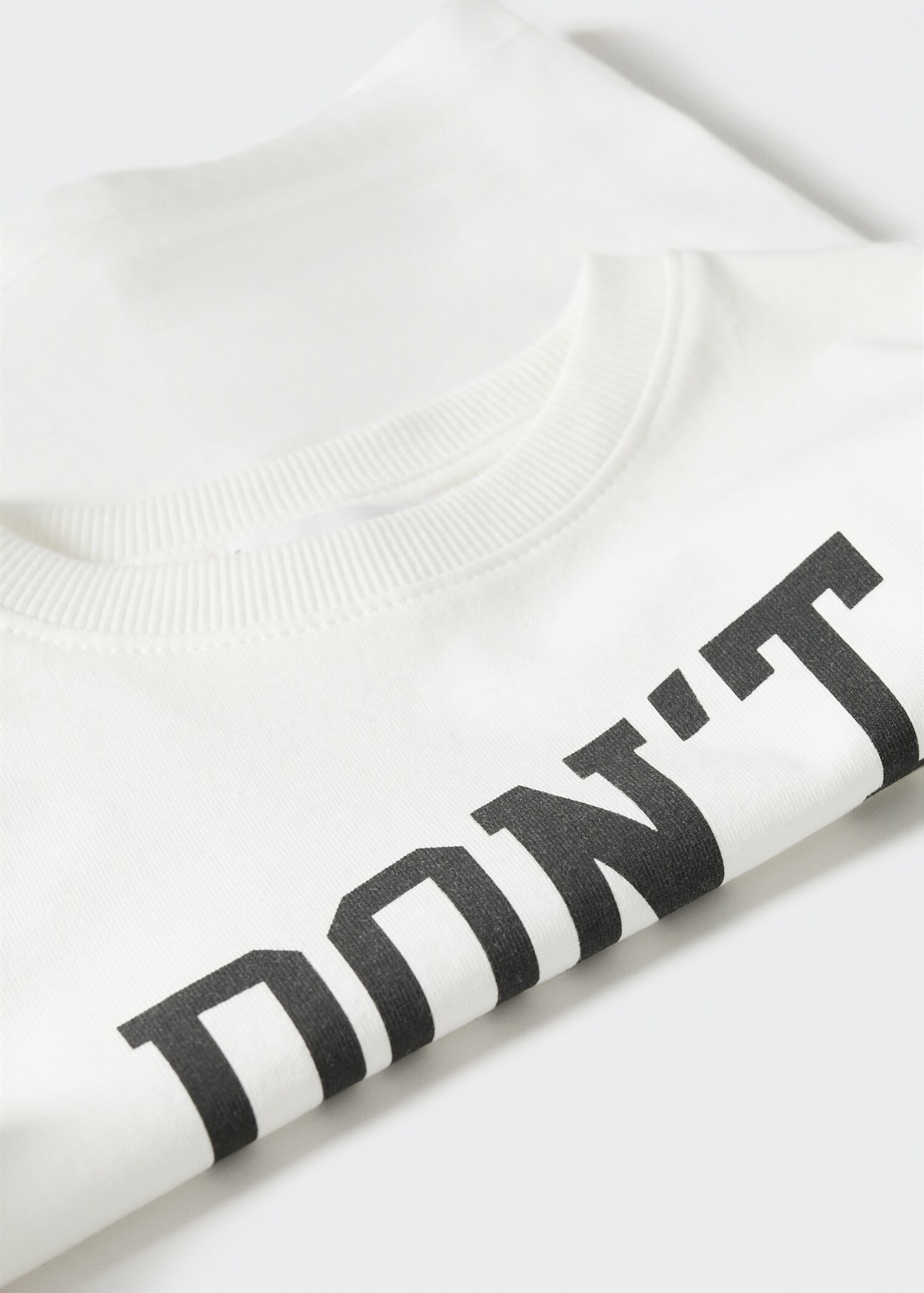 Long-sleeved t-shirt with message - Details of the article 9