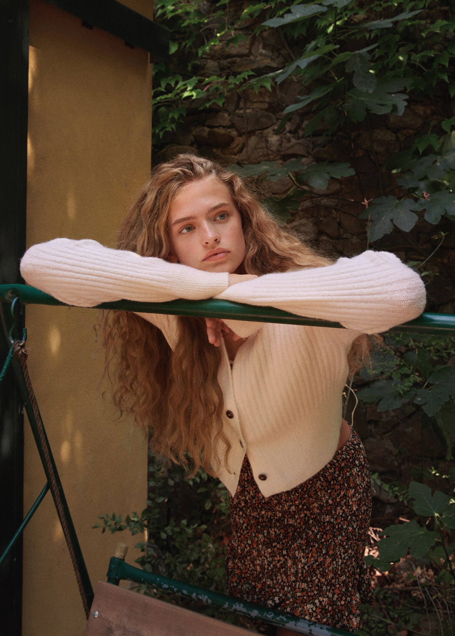Chenille knitted cardigan - Details of the article 5