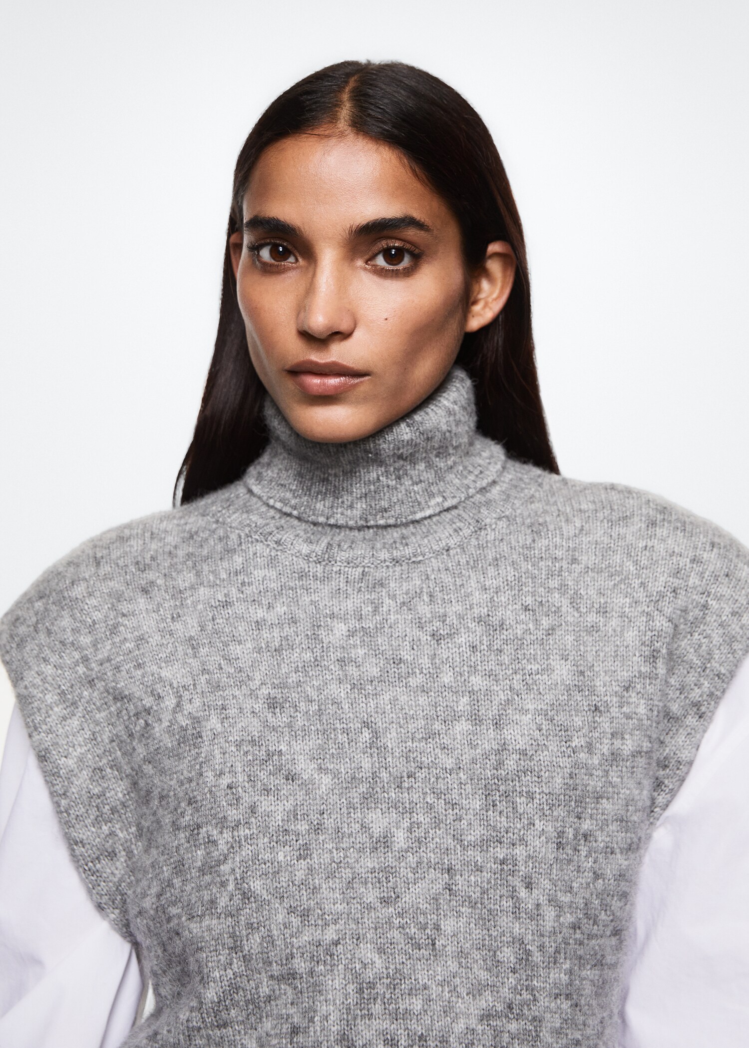 Turtleneck knitted vest  - Details of the article 1