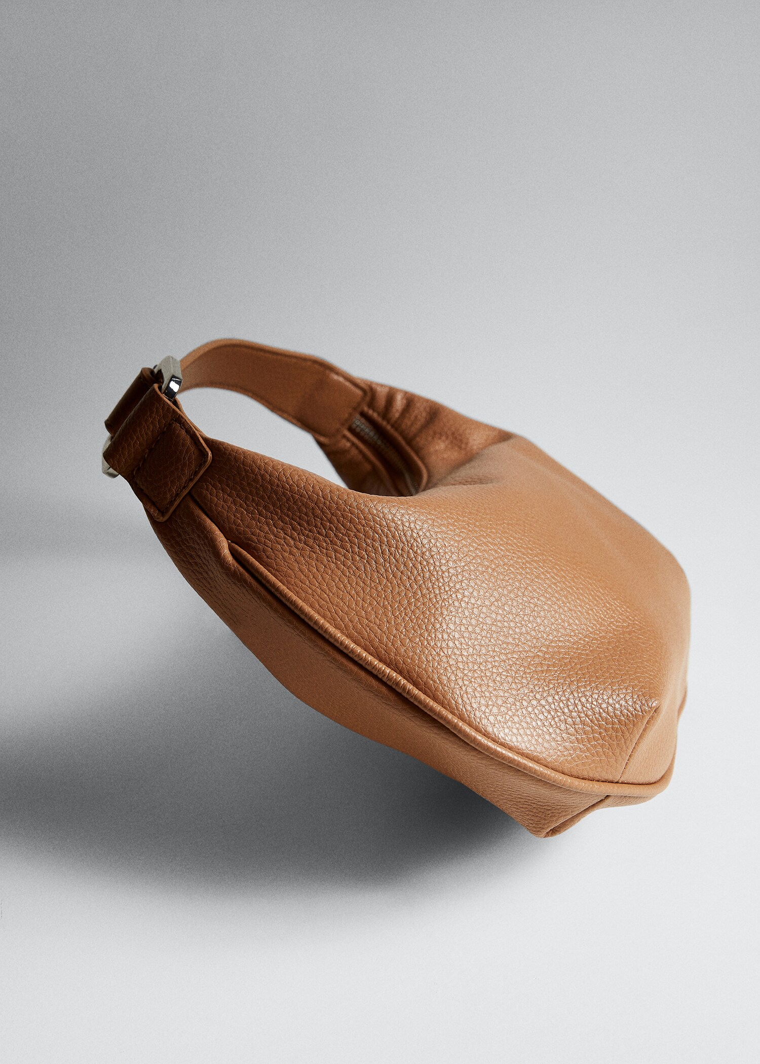 Oval short handle bag - Details of the article 5