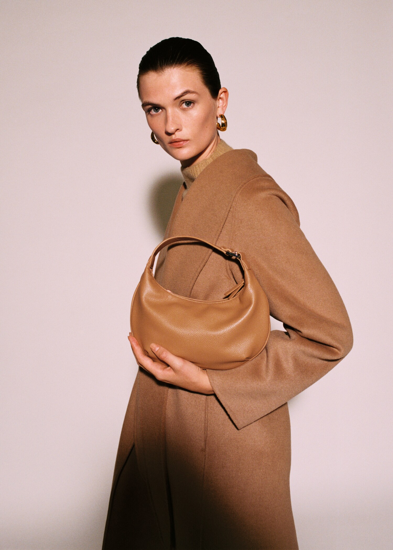 Oval short handle bag - Details of the article 9