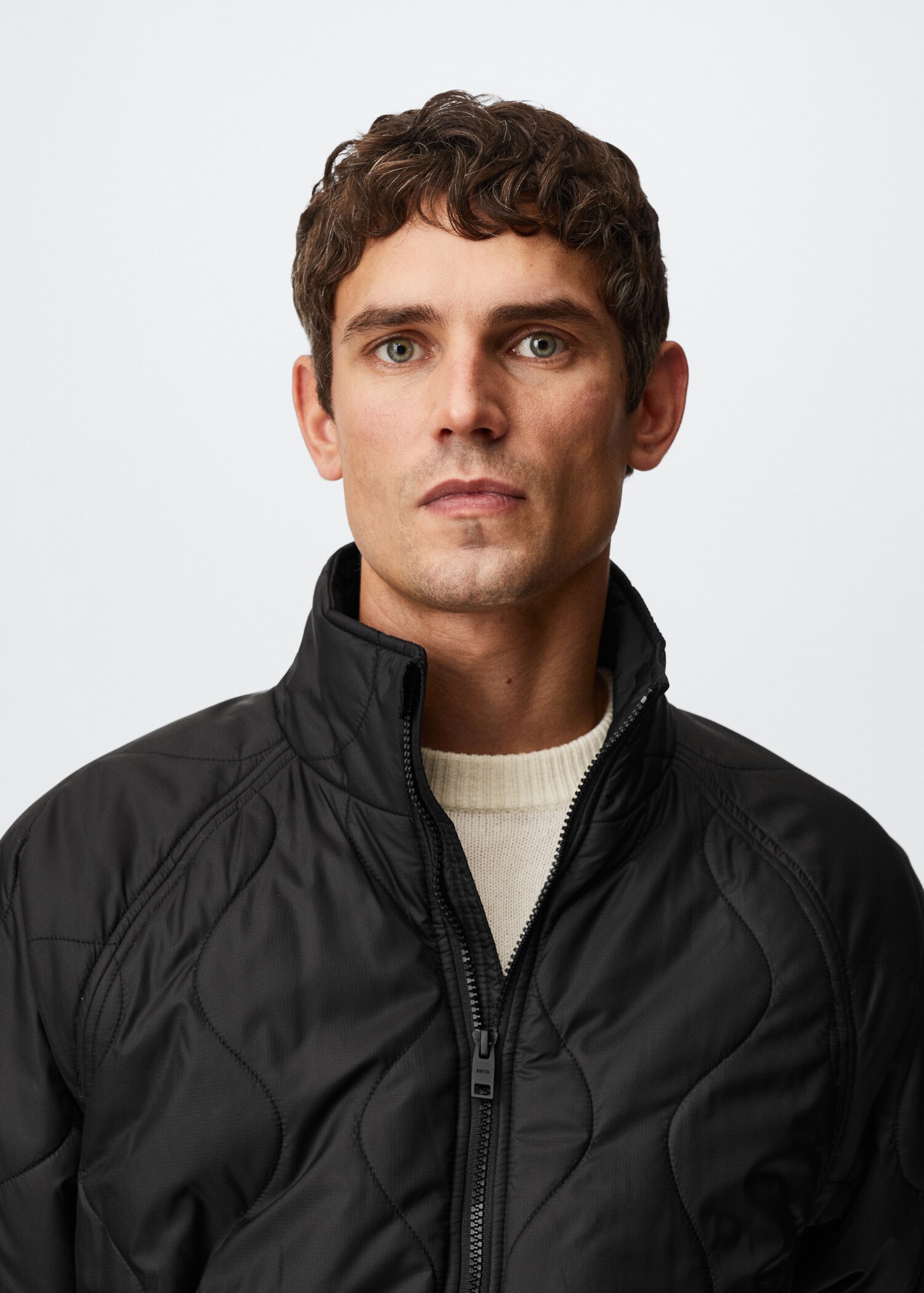 Water-repellent padded jacket - Details of the article 1