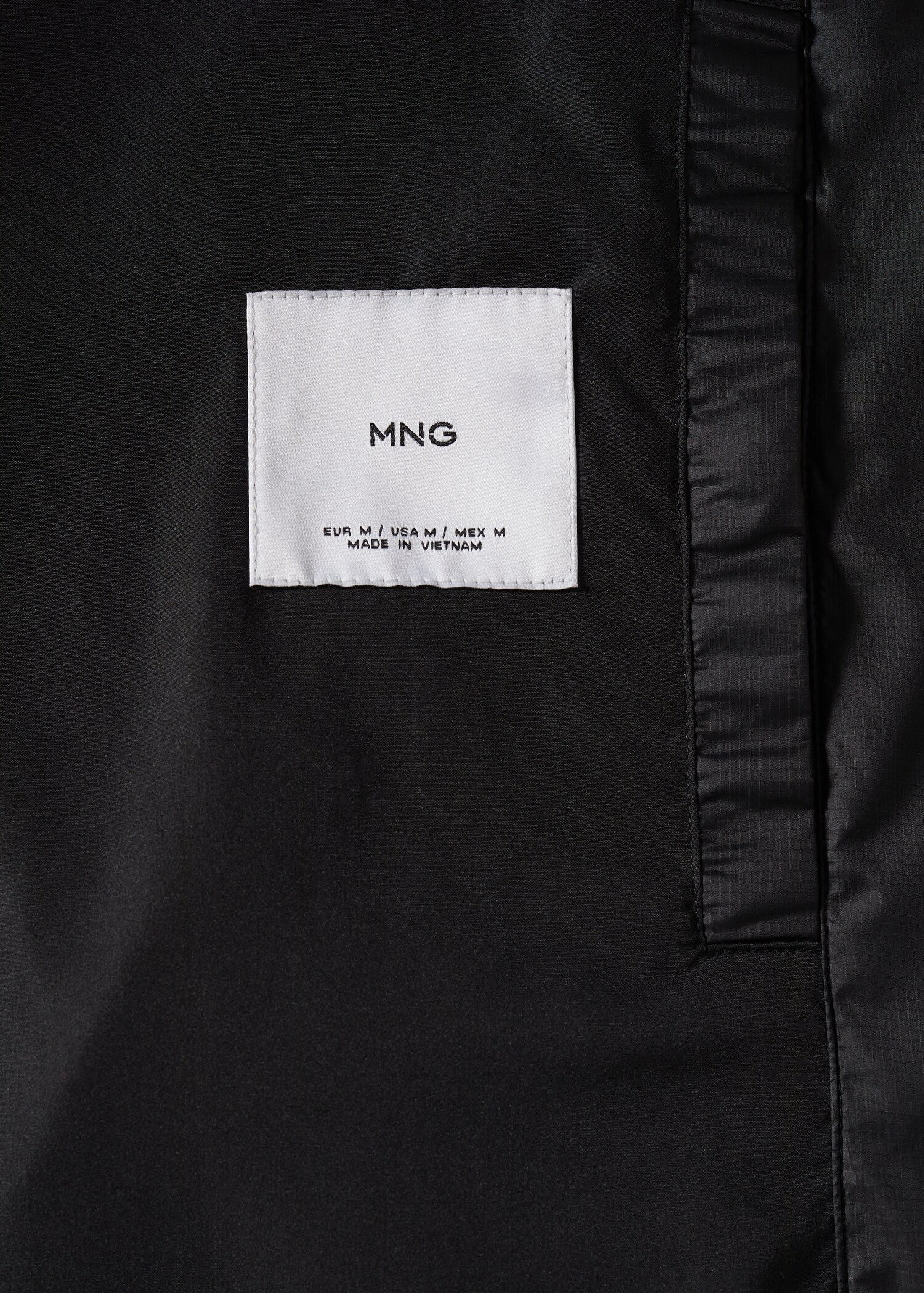 Water-repellent padded jacket - Details of the article 8