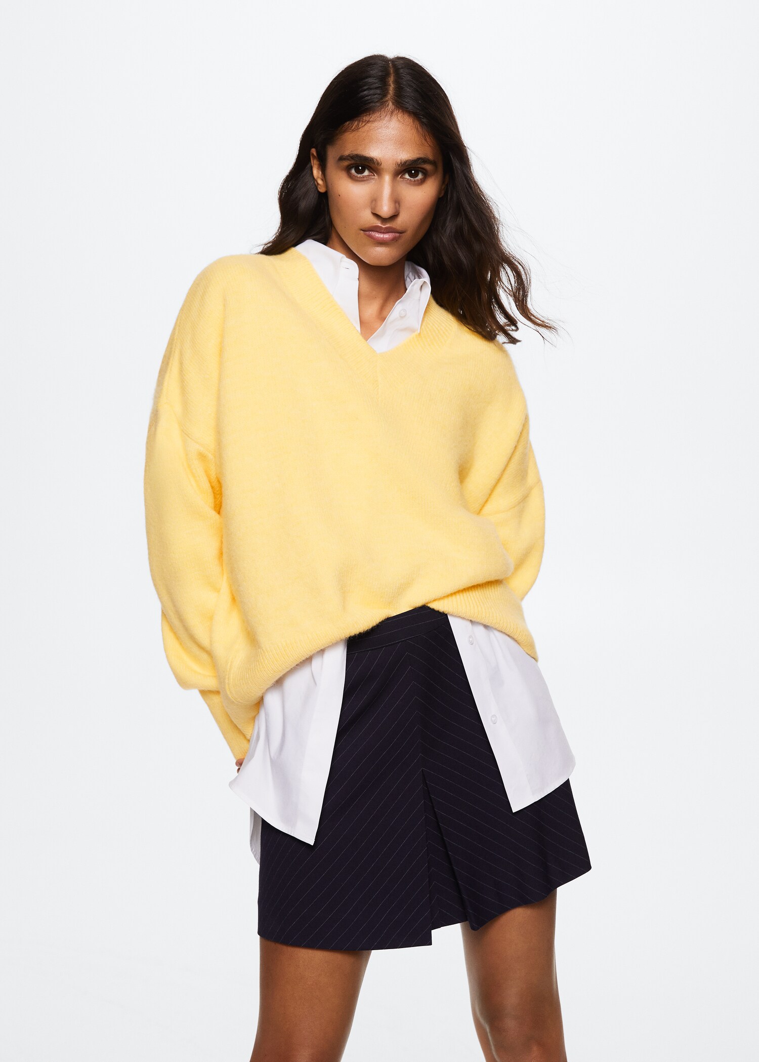 V-neck knit sweater - Medium plane