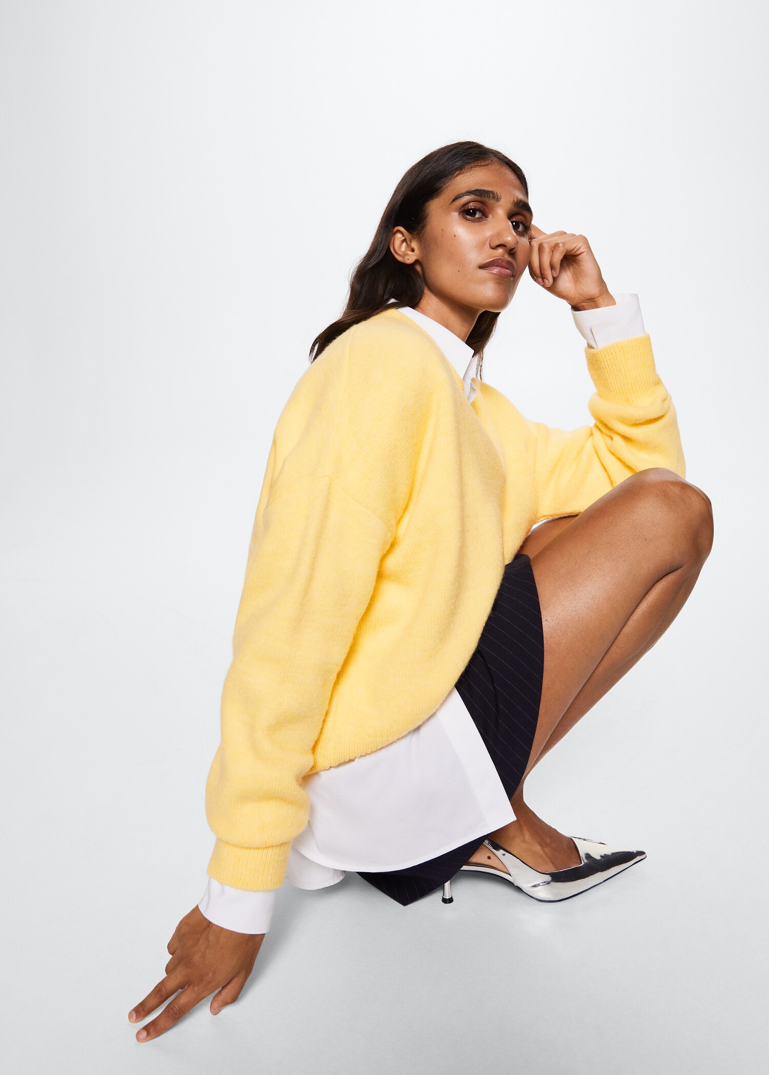 V-neck knit sweater - Details of the article 2