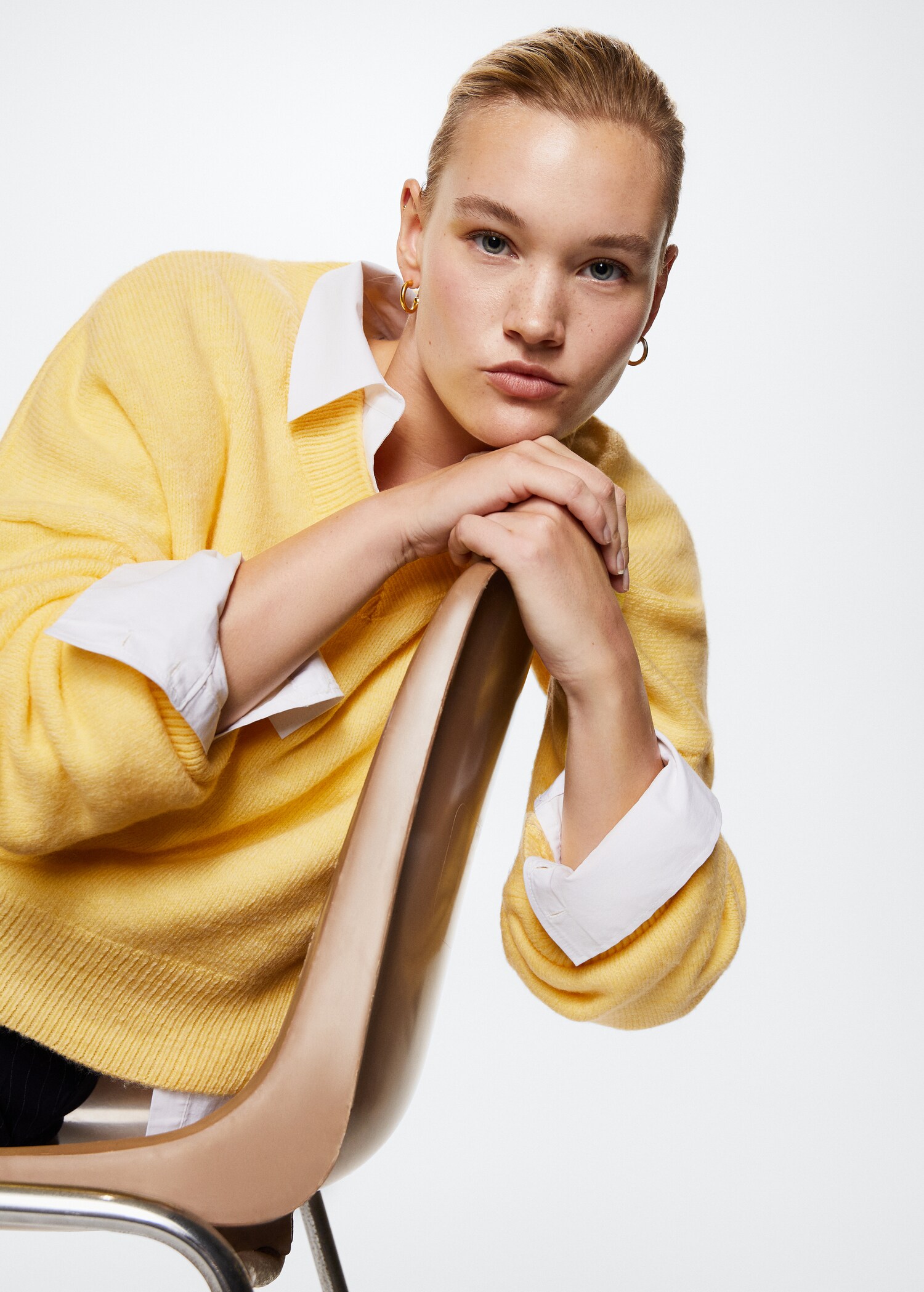 V-neck knit sweater - Details of the article 4