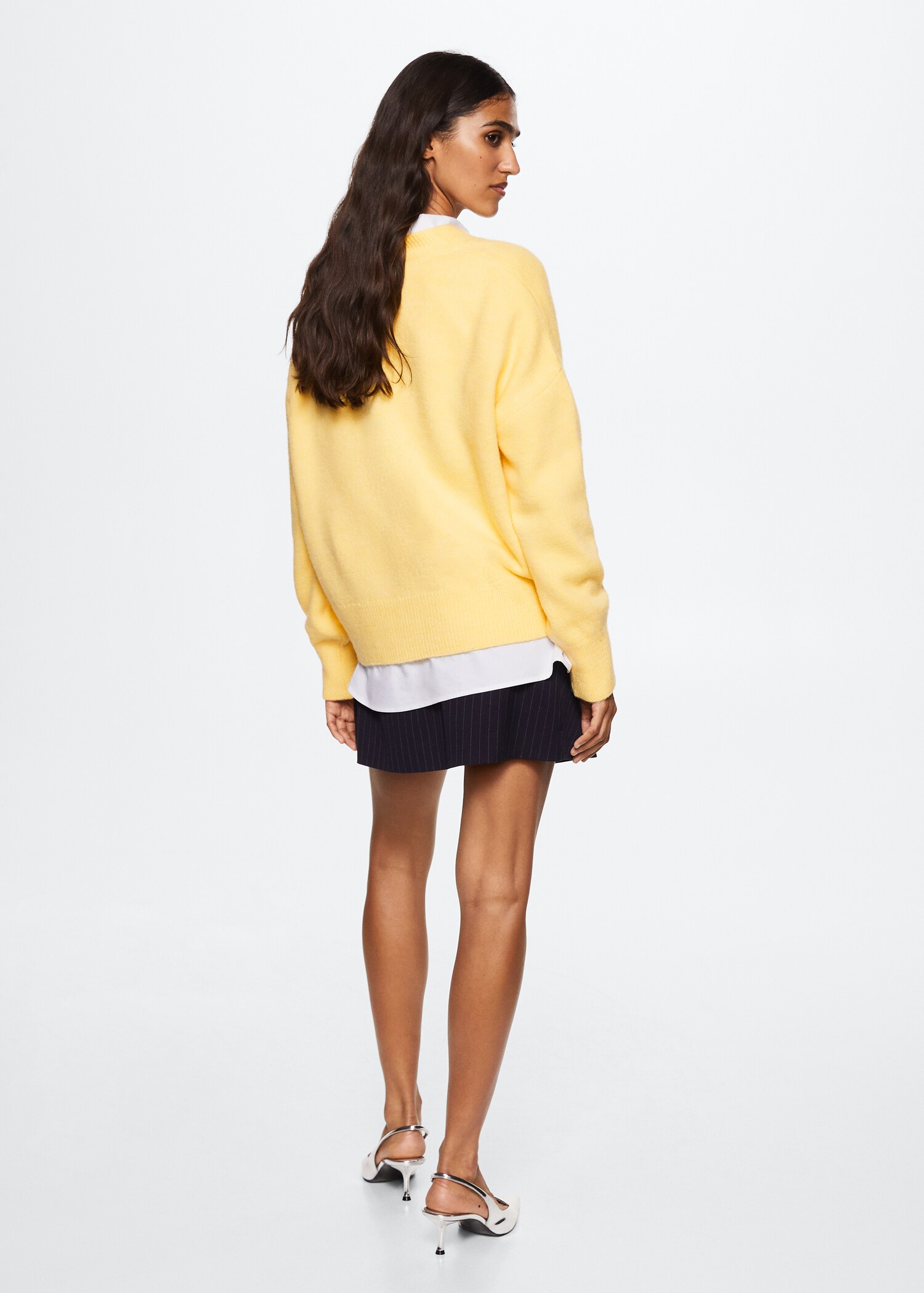 V-neck knit sweater - Reverse of the article