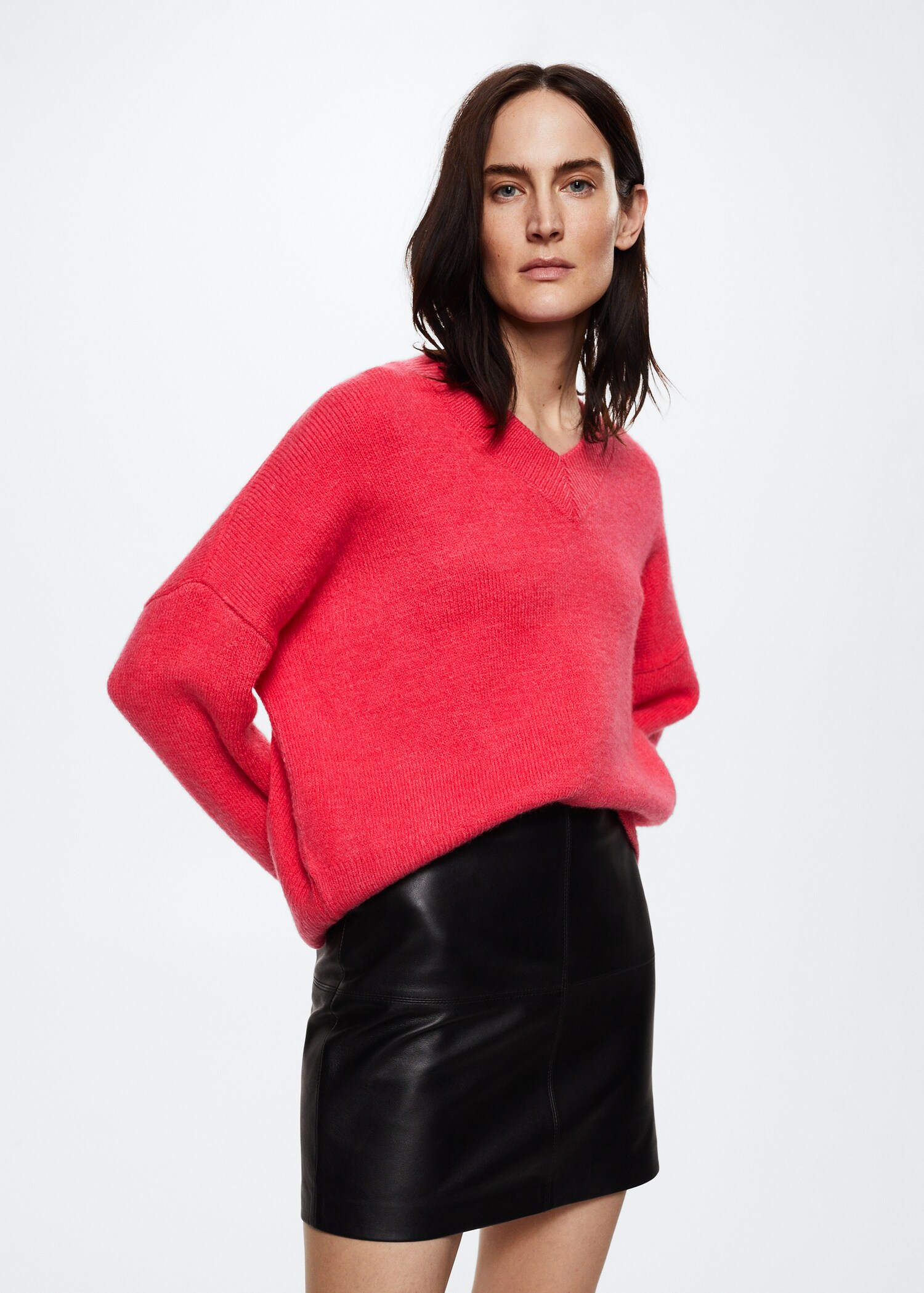 V-neck knit sweater - Medium plane