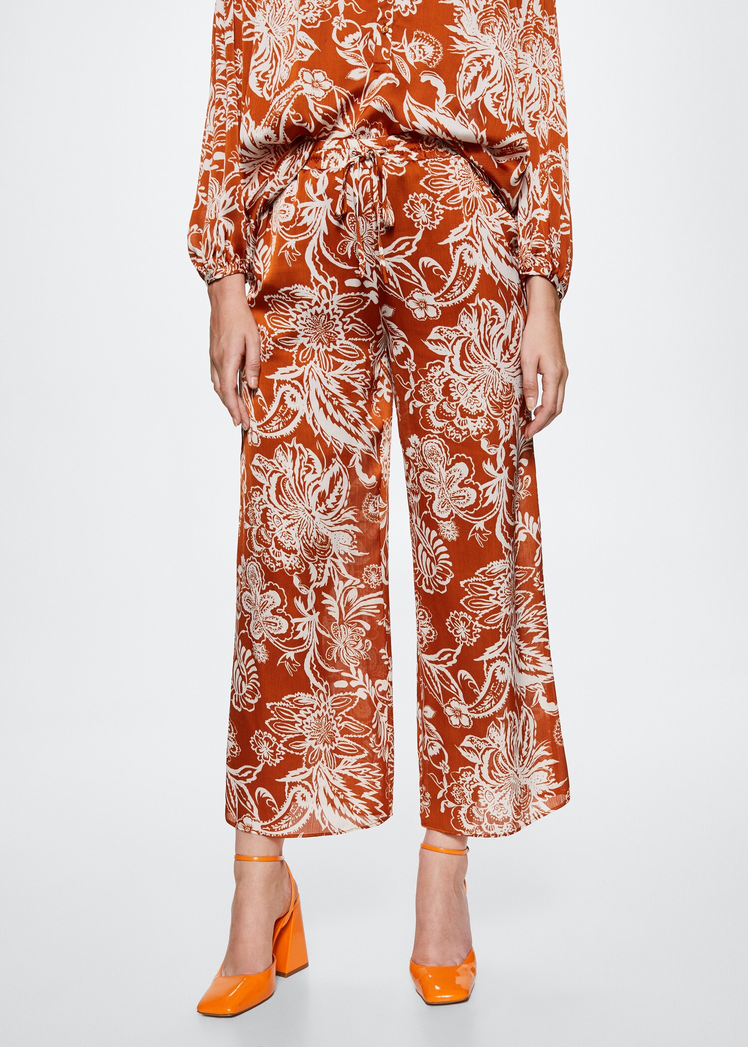 Satinierte Hose mit Print - Detail des Artikels 4