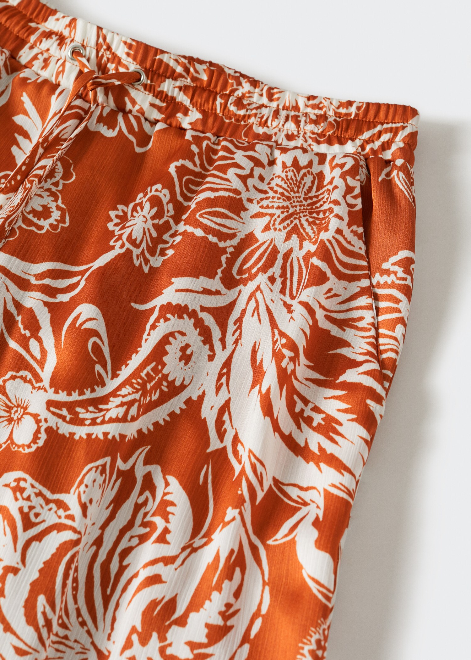 Satinierte Hose mit Print - Detail des Artikels 8