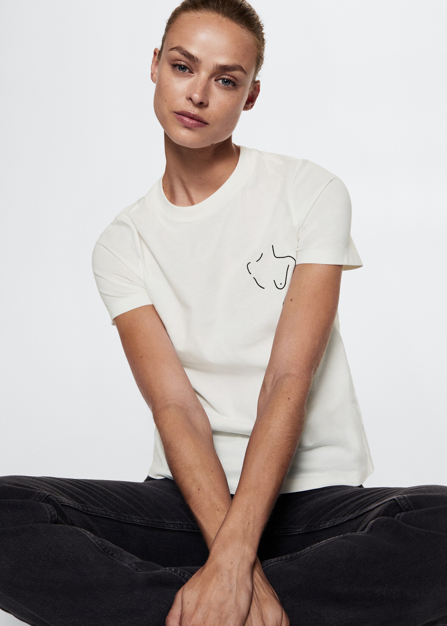 Solidarity t-shirt with embroidery - Details of the article 2